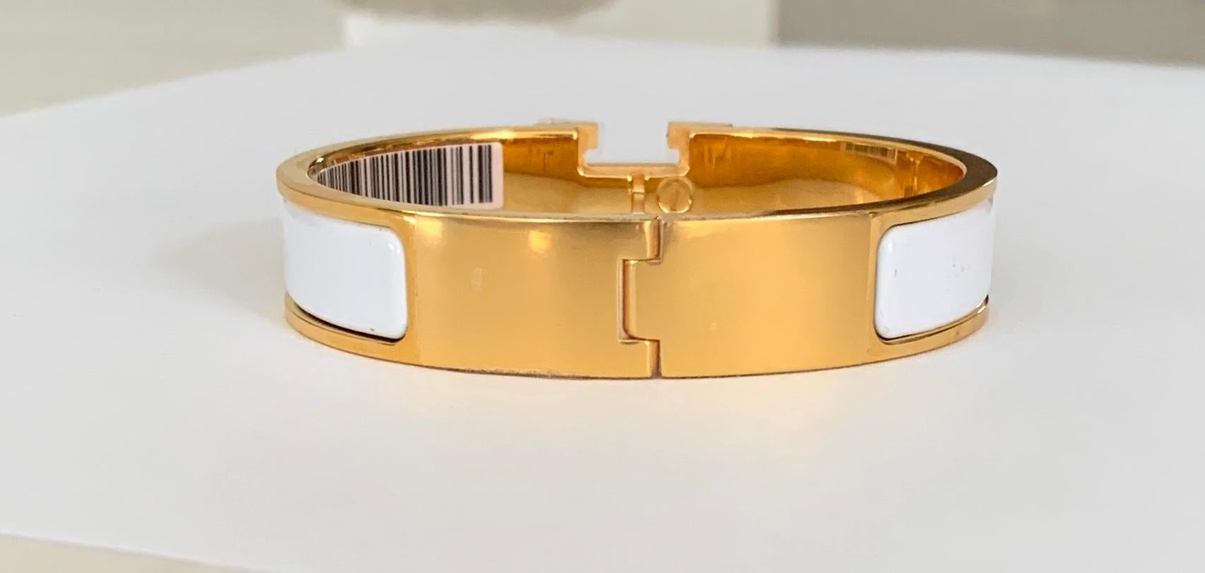 Hermes Clic H bracelet in Yellow Gold Plated 
Color: White
This is the Pm Size
Approx Circumference: 7