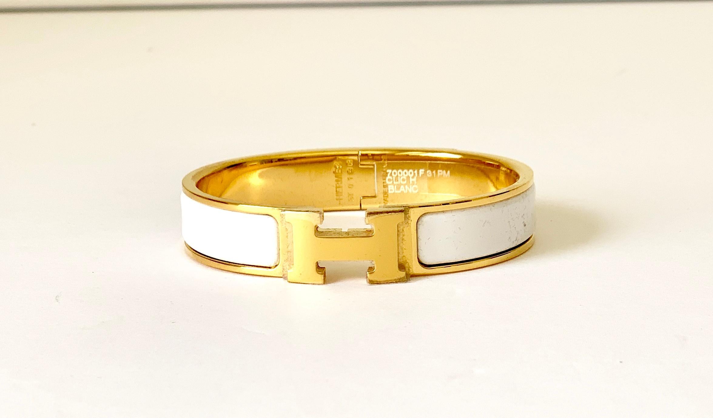 Hermes Clic H Enamel Bangle Bracelet White with Yellow Gold PM In New Condition In West Chester, PA