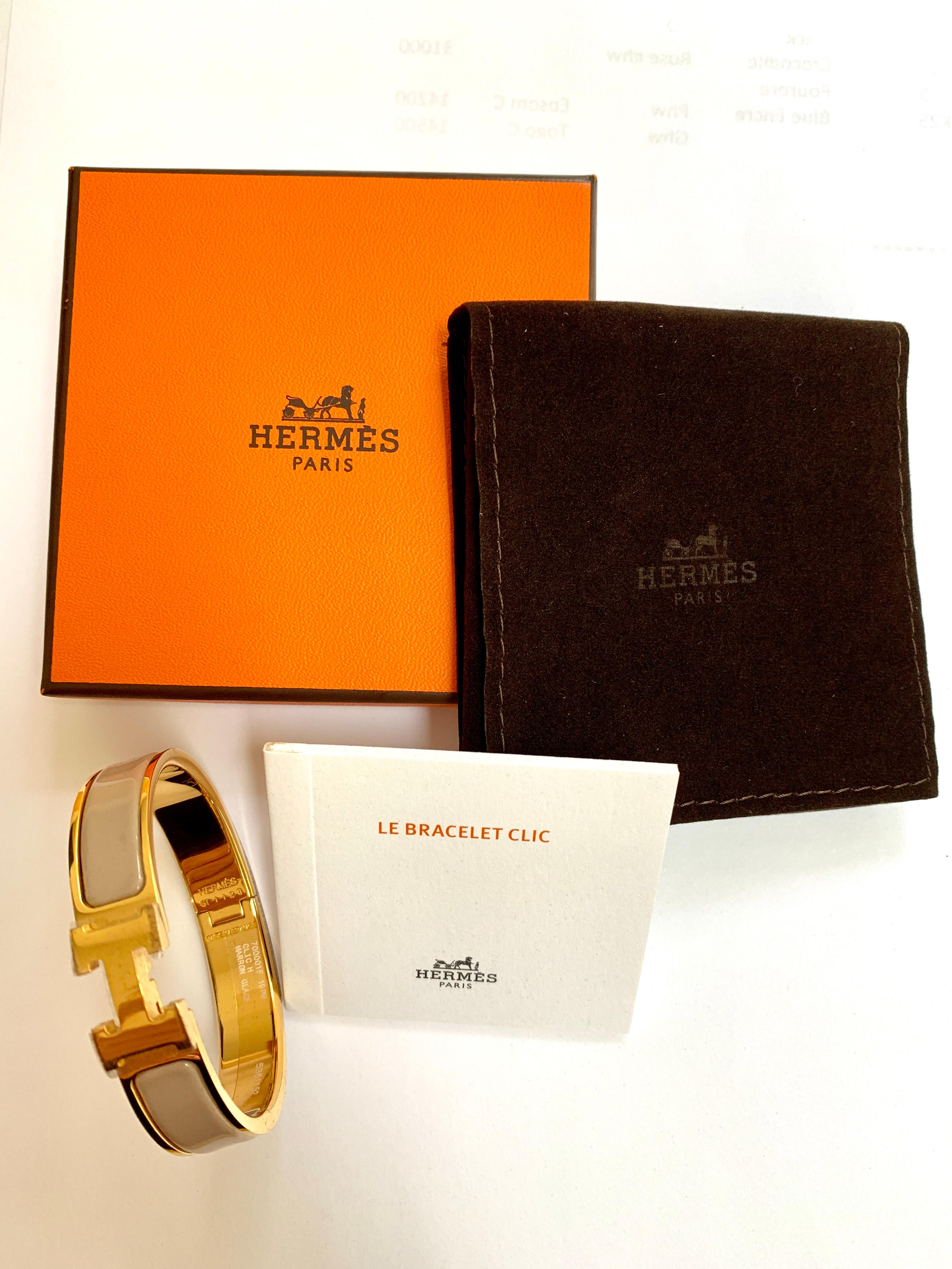 Hermes Clic  H bracelet Gold plate
Enamel Bracelet
H opening
Color: Marron Glace
Size PM
Gold plated
Brand new with plastic

Circumference: 7
