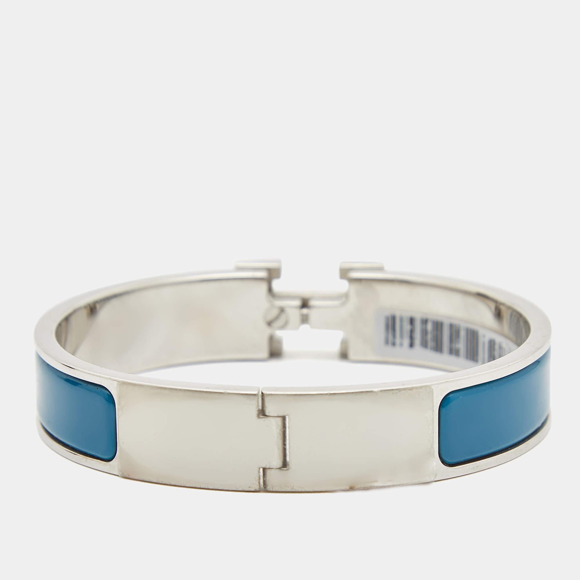 Crafted with precision and finesse, the Hermès Clic H bracelet embodies timeless charm. Its sleek design, adorned with vibrant enamel detailing, exudes sophistication effortlessly. This exquisite piece effortlessly adds a touch of refinement to any