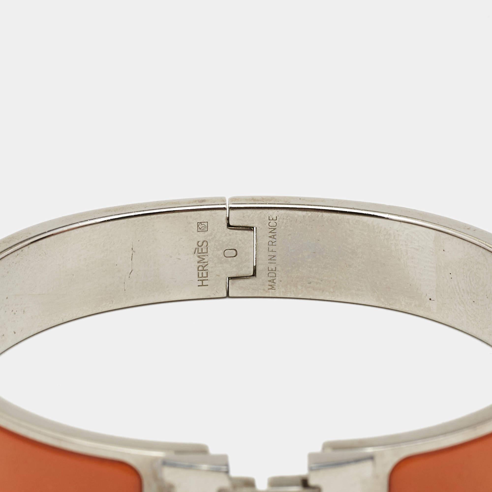 This bracelet embodies Hermès’ elegant craftsmanship with its palladium-plated body and an enamel inlay. Featuring the iconic H logo of the fashion house at the front, this bracelet is the accessory to buy today!

Includes

Original Box, Original