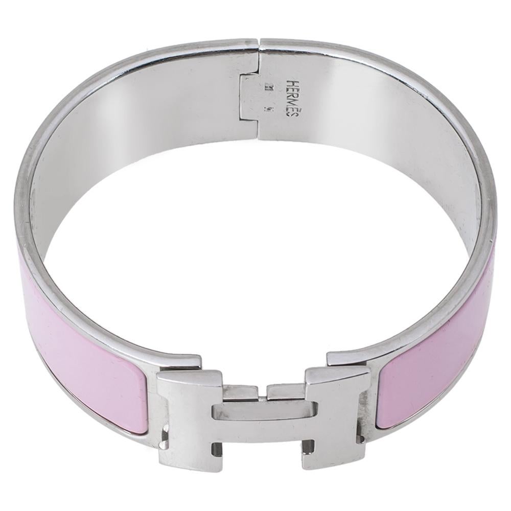 This bracelet embodies Hermès’ elegant craftsmanship with its palladium-plated metal body coated with pink enamel. Featuring the iconic H logo of the fashion house at the front, this bracelet is the accessory to buy today!

Includes: Original Dustbag