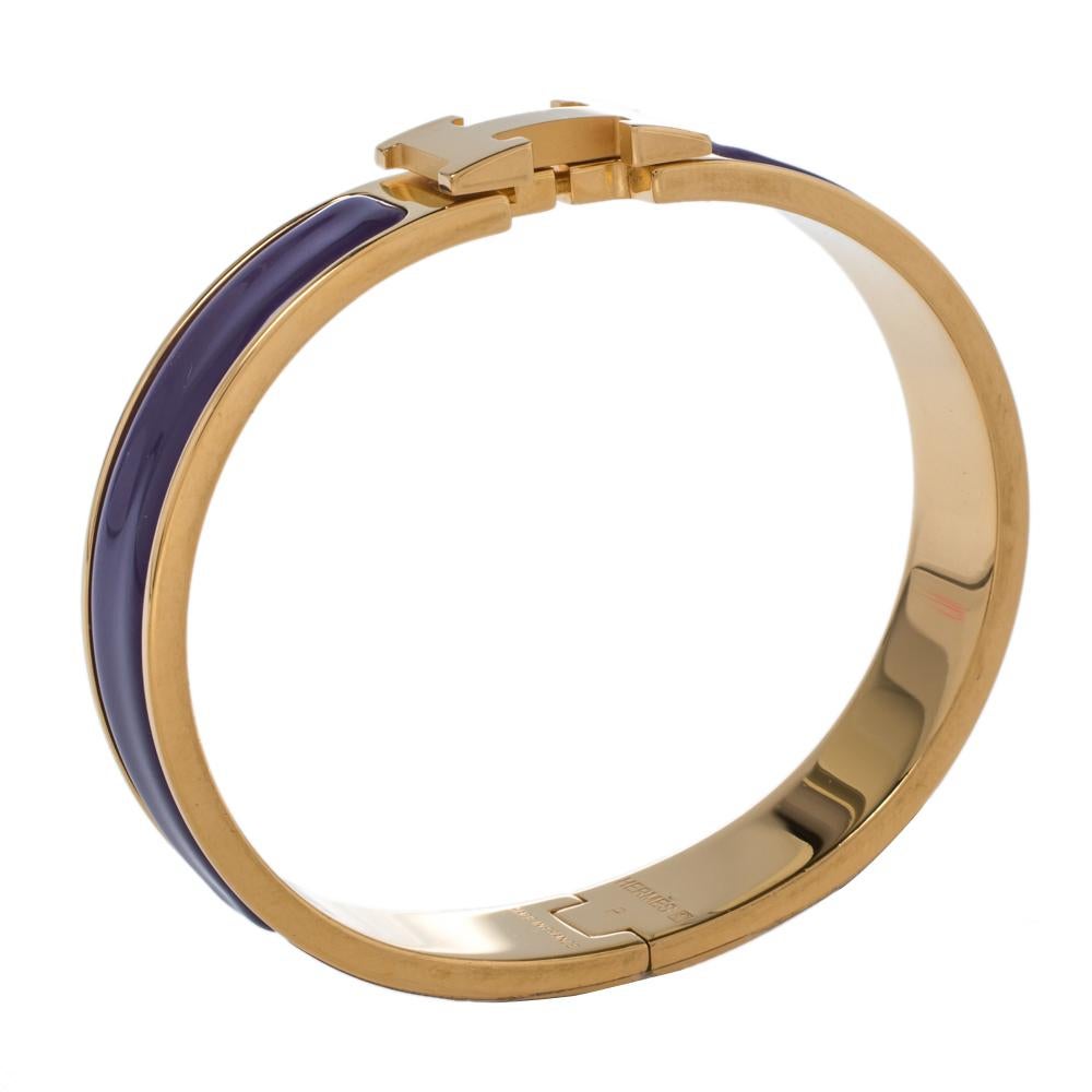 This bracelet embodies Hermès’ elegant craftsmanship with its gold-plated metal body coated with purple enamel. Featuring the brand's iconic 'H' at the front, this narrow bracelet is the ultimate accessory to buy today!

