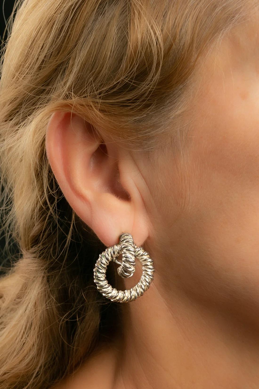 Hermès Clip-on Silver-Plat Earrings In Good Condition For Sale In SAINT-OUEN-SUR-SEINE, FR