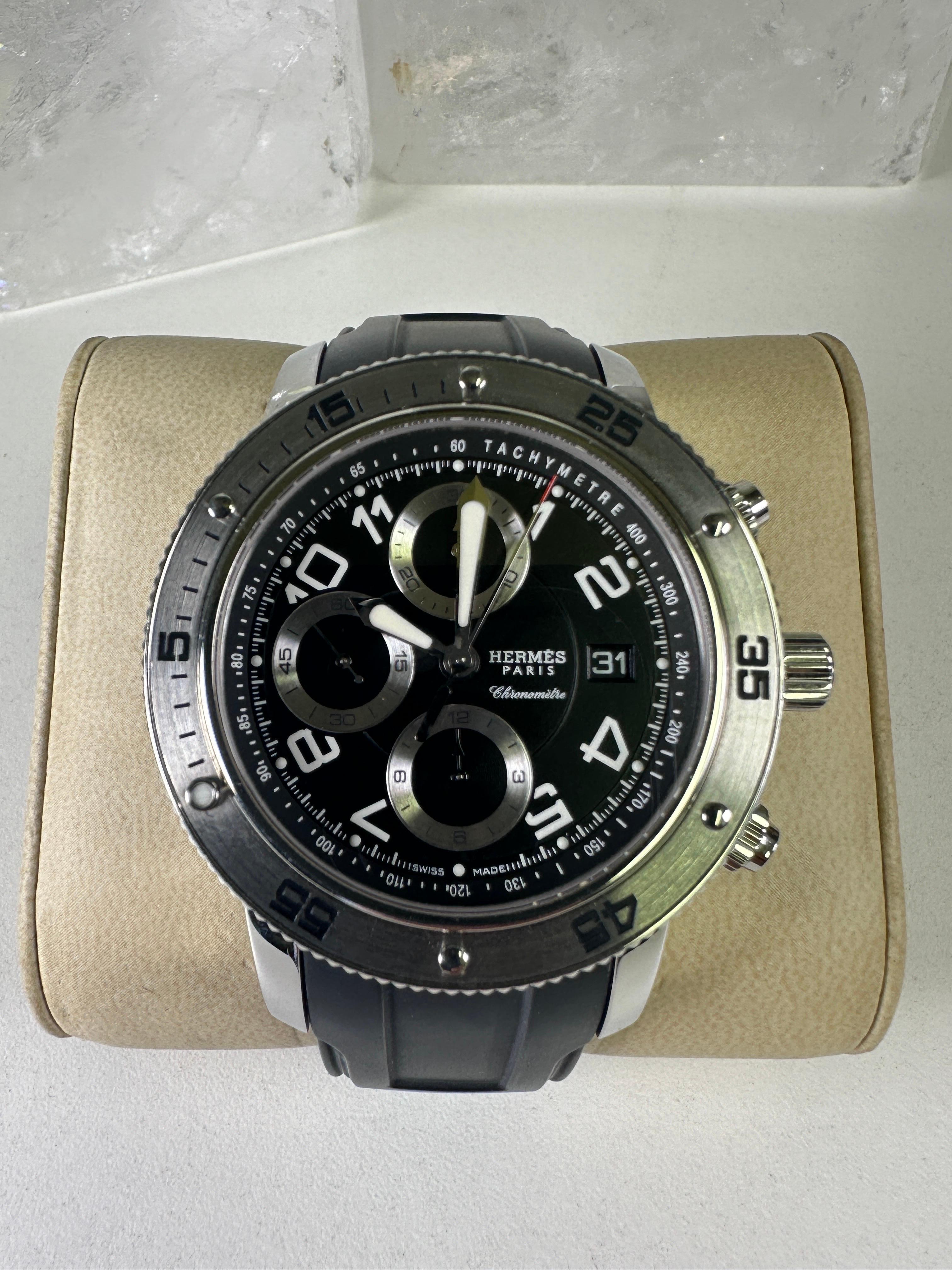 Montre clipper Valjoux chronographe mécanique en titane avec bracelet en caoutchouc noir. Livré avec le reçu et la boîte d'origine.