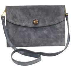 Retro Hermès clutch in grey suede leather, with removable shoulder strap.