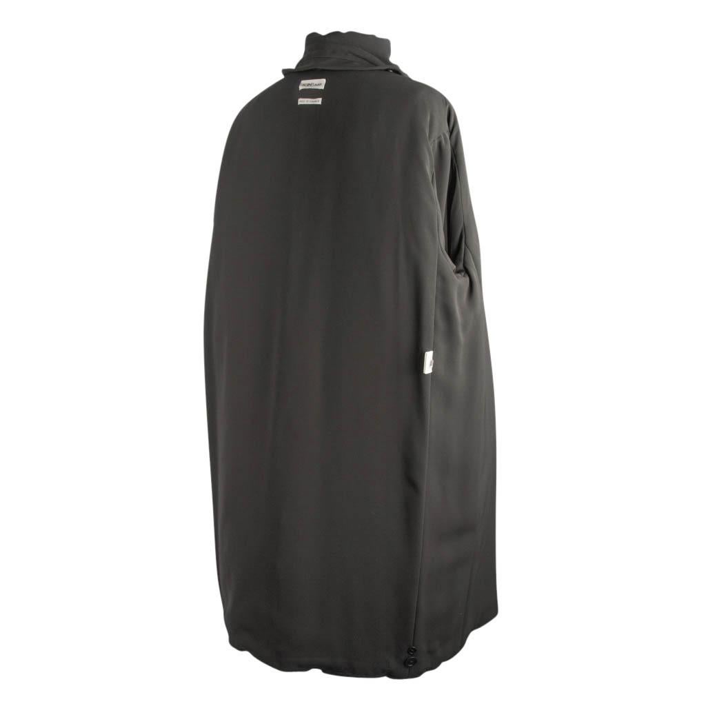 Grauer, schlanker Mantel von Hermès mit subtiler Polsterung 38 / 6 im Angebot 8