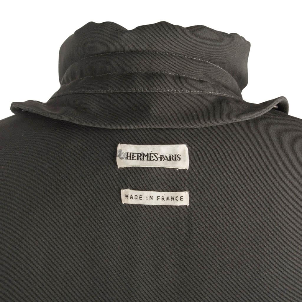 Grauer, schlanker Mantel von Hermès mit subtiler Polsterung 38 / 6 im Angebot 9