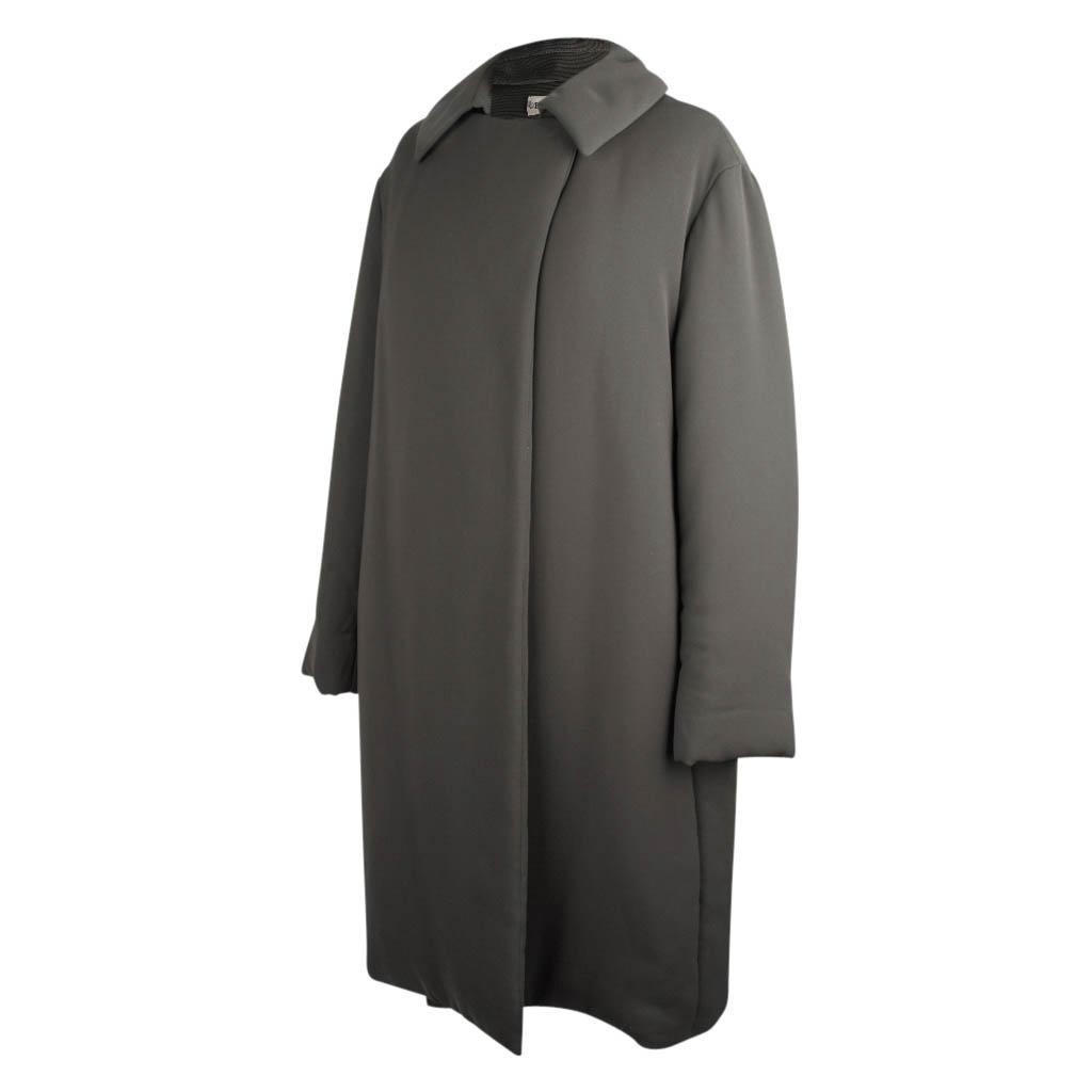 Gris Hermès - Manteau élégant gris avec décolleté subtil, taille 38/6 en vente