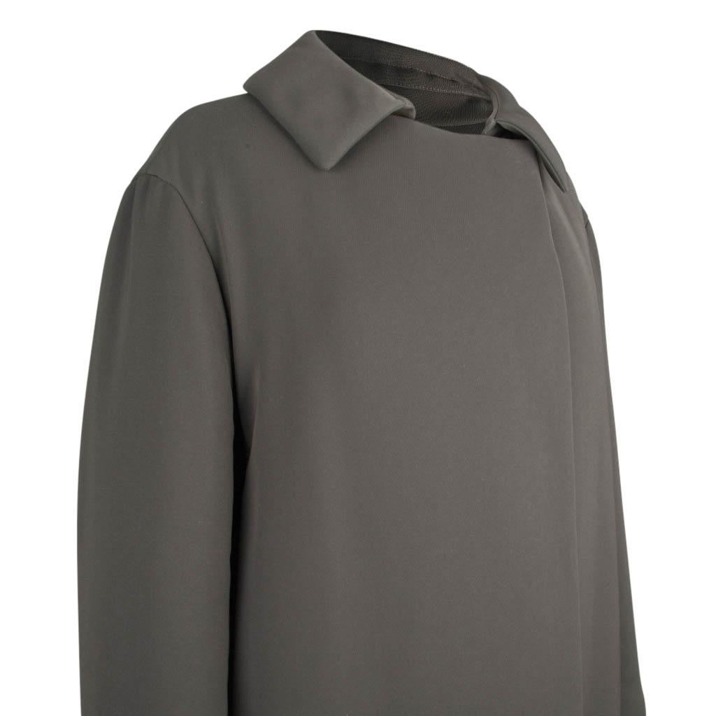Grauer, schlanker Mantel von Hermès mit subtiler Polsterung 38 / 6 im Angebot 4