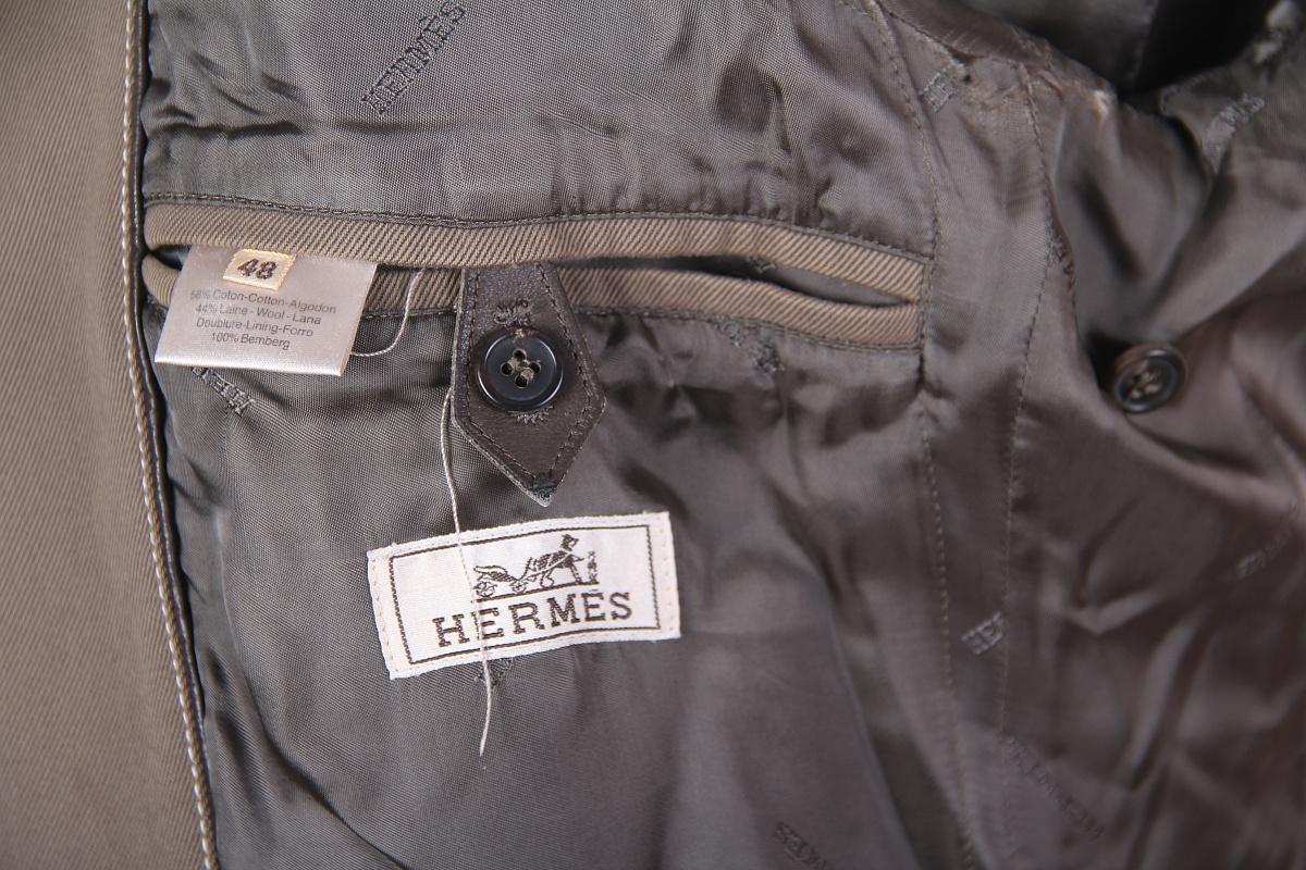 Abrigo Hermes con chaleco de piel, 

talla 48

Muy buen estado. Se ha reparado el revestimiento. El chaleco es excelente.