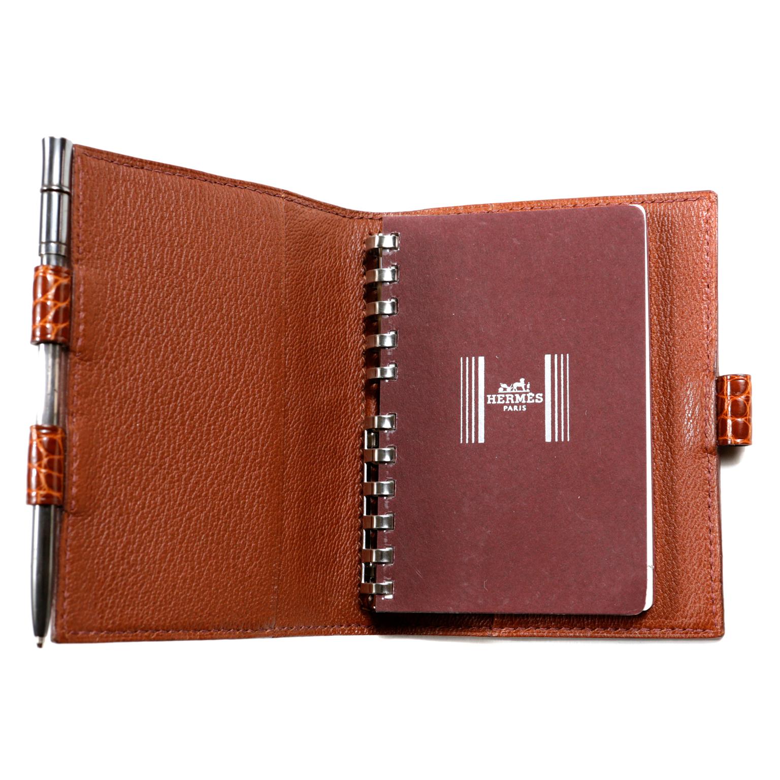  This authentic Hermès Classic Gold Alligator Day Planner is in new condition.   
Alligator is one of the world’s most exclusive leathers.  Only the finest skins are utilized highlighting every detail beautifully. Diary and pen included.  Made in