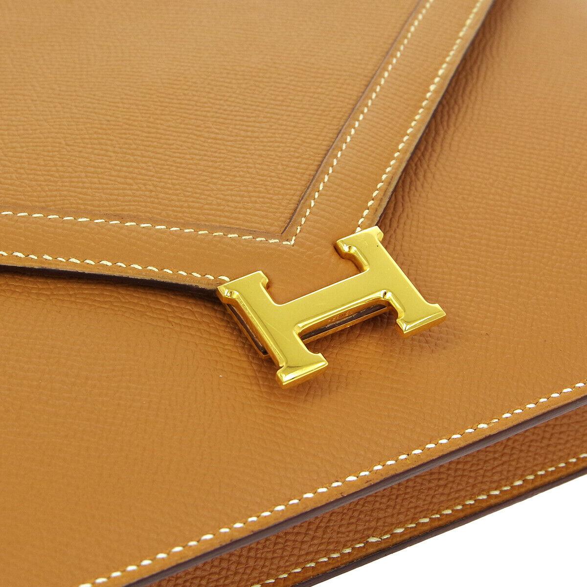 
Leather
Gold tone hardware
Leather lining
Snap closure
Date code present
Made in France
Shoulder strap drop 15