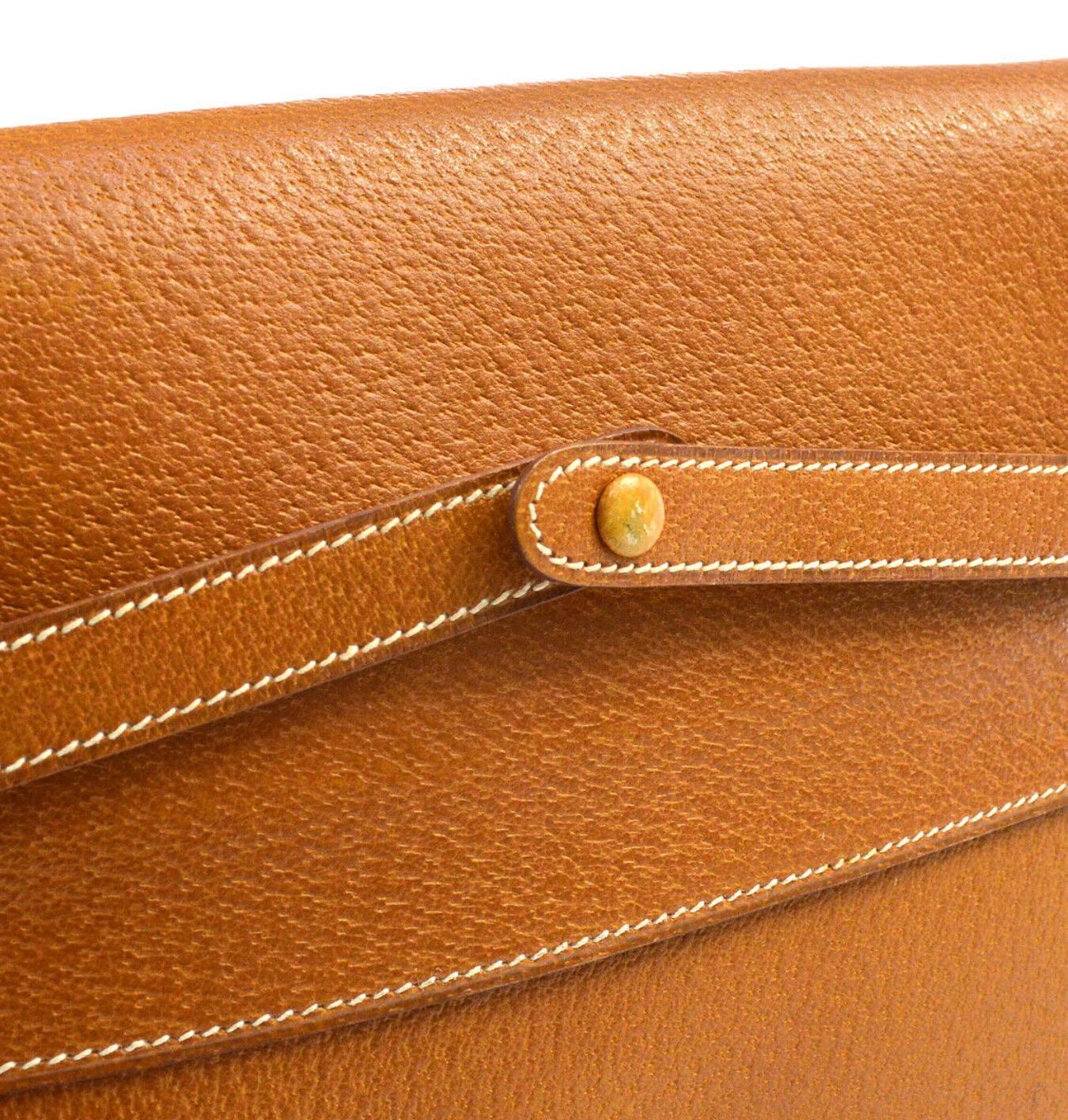 Leather
Leather lining
Gold tone hardware
Snap button closure
Made in France
W 9.4 x H 7.9 x D 0.6 