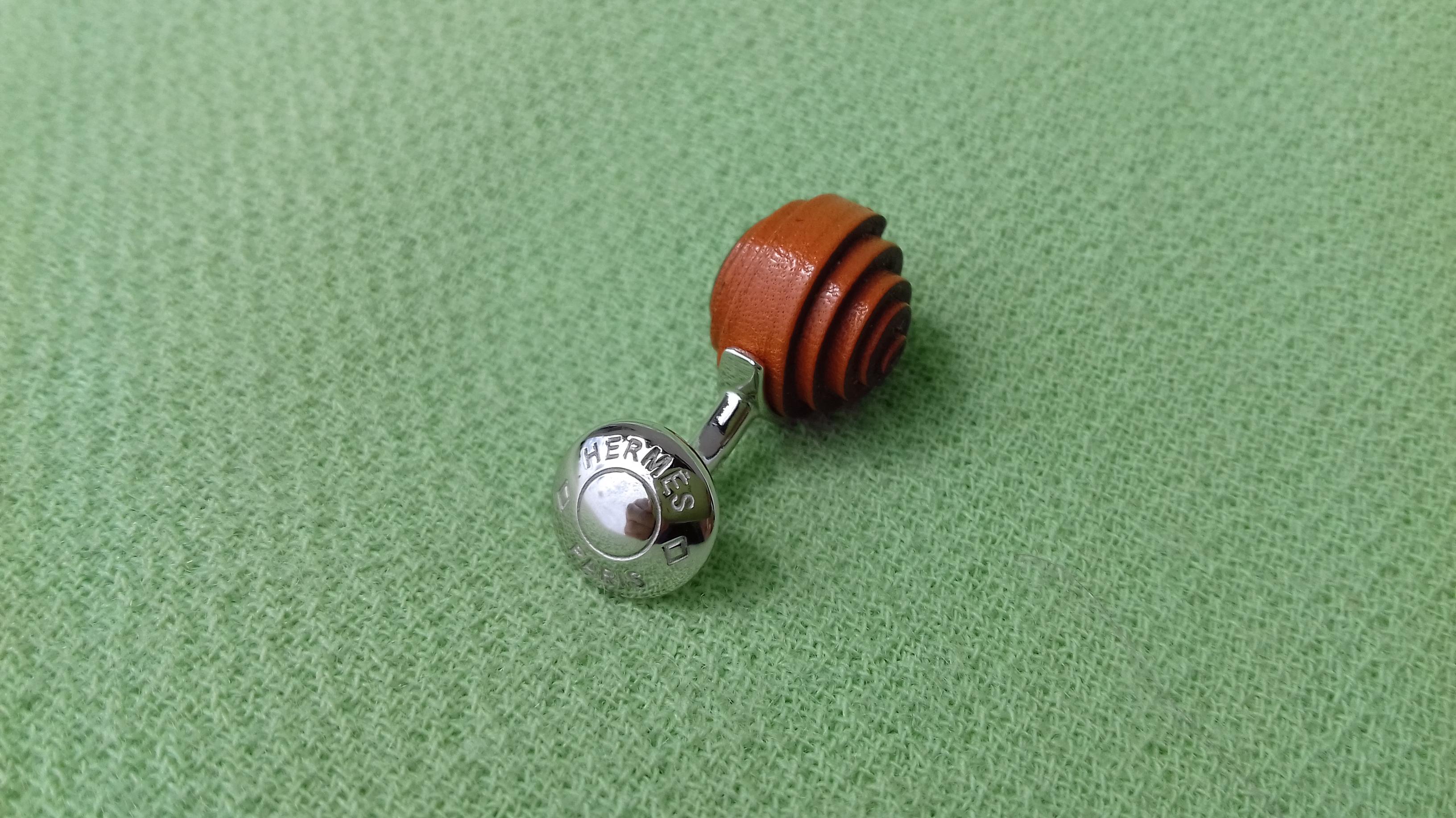 Hermès Coiled Leather and Sterling Silver Cuffs Button Snail Shaped Cufflinks  7