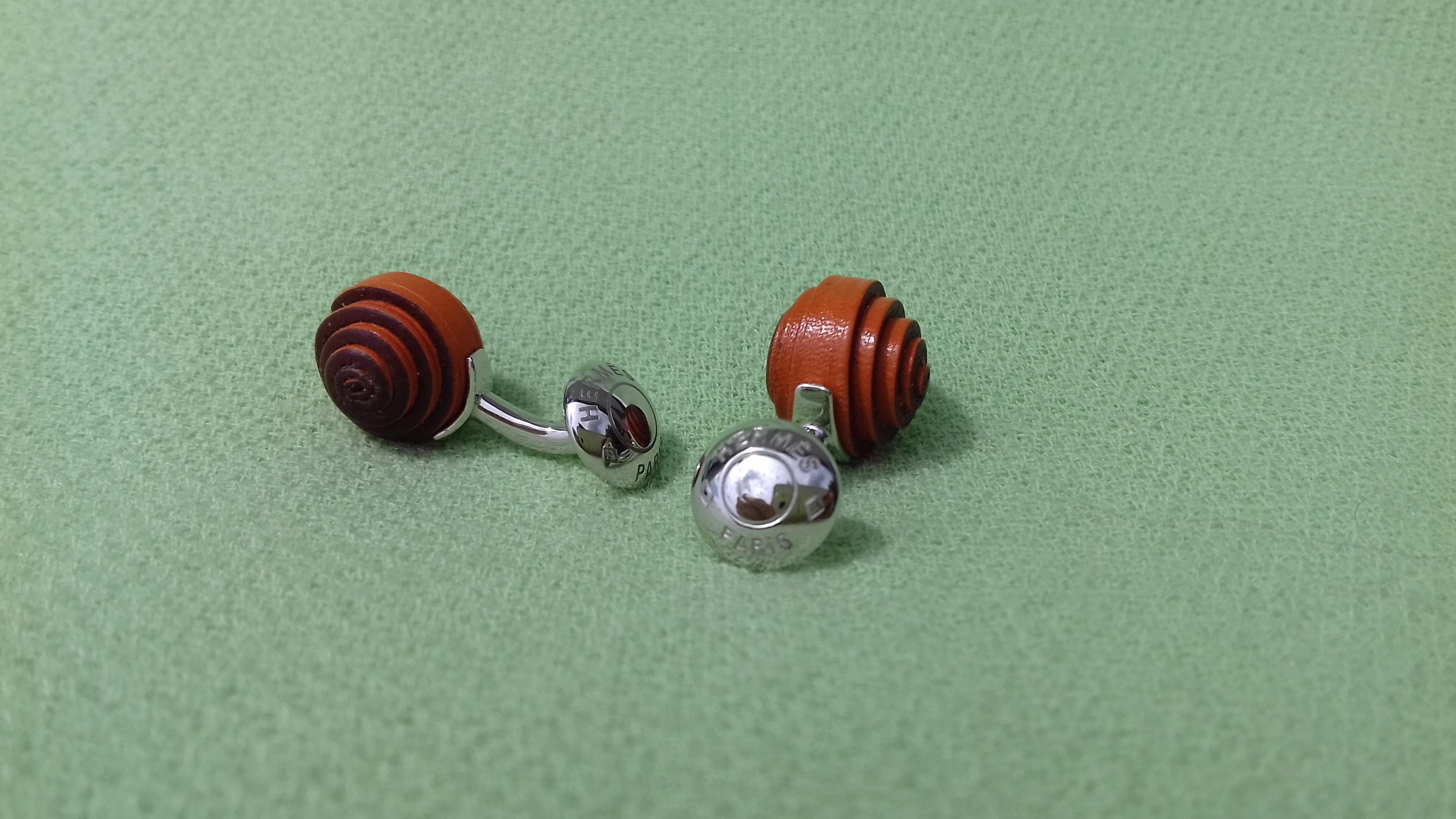 Beautiful Authentic Hermès Cufflinks

In cute Snails Shape

Made of Stering Silver (Ag925) and Leather

Colorway: Silver and Orange

