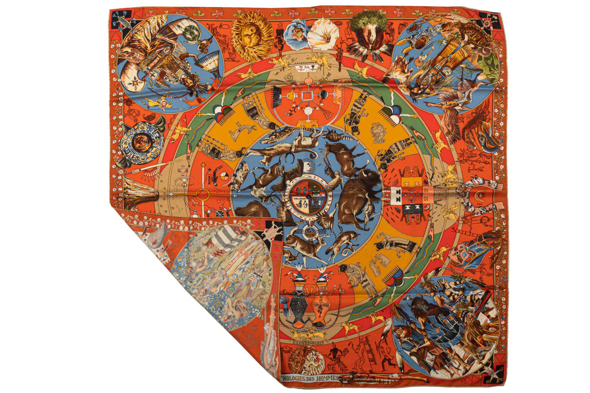 Pañuelo Hermès de seda Les Mythologies des Hommes Rouges diseñado por Kermit Oliver. Bordes enrollados a mano. Etiqueta de cuidado adjunta . En perfecto estado.
