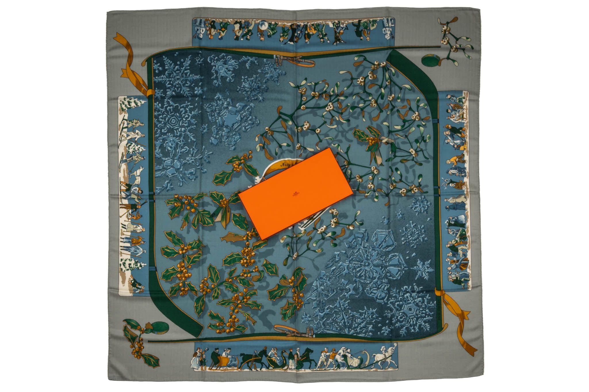 Gris Hermès Collectible Niege D Antan Shawl (châle) en vente