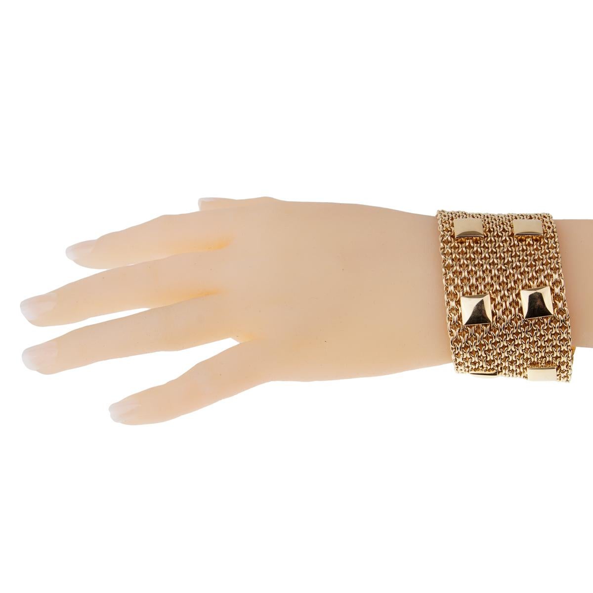 The Collier De Chein mesh gold bracelet by Hermes Paris is the epitome of style. Featuring an elegant woven pattern (1.65