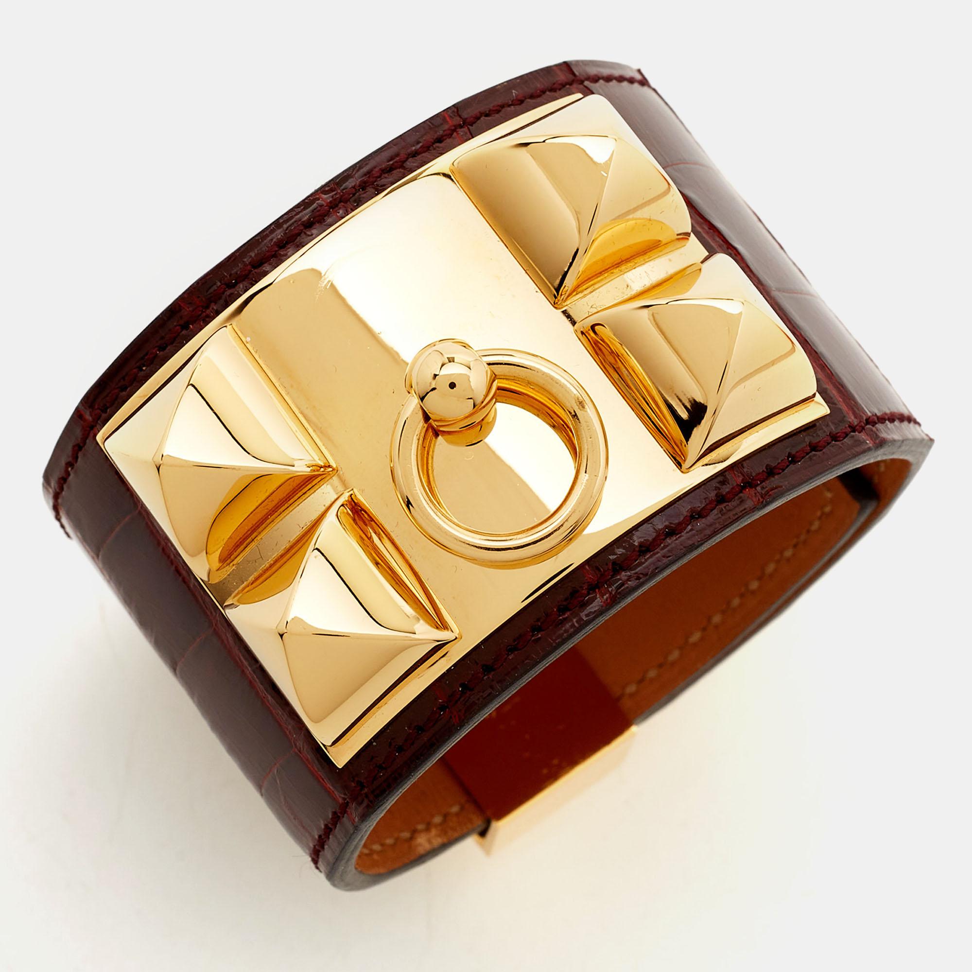 Add Hermes' magic to the way you accessorize with this bracelet. This alligator leather bracelet is styled with fine lines and gold-plated metal. Highlighted by signature details, it is sure to add luxury charm to your ensemble.

Includes
Original