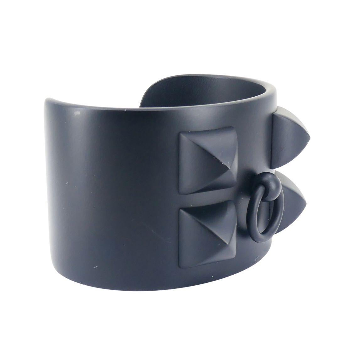 Hermes Collier de Chien Aluminium noir Bracelet manchette coucher de soleil Unisexe en vente
