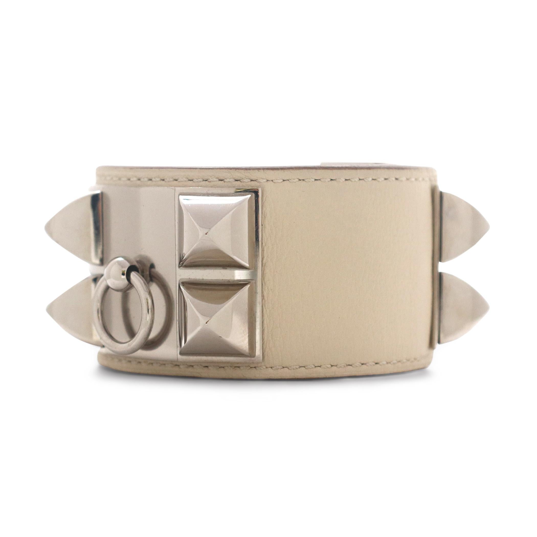 Authentic Hermès 'Collier de Chien' bracelet crafted in white calfskin leather with palladium plated hardware. Size large with an adjustable closure that can fit up to a 7 inch wrist. The hardware and interior leather show some minor signs of wear