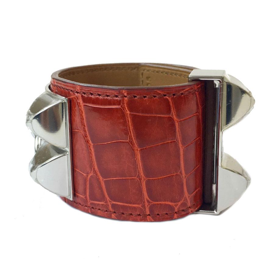 Hermès Collier de Chien cuff size S in blood-colored alligator.
Clasp in palladium finish.
Mint condition. Protections still on the jewelry. Letter T (year 2015). S balances.
Dimensions: width: 4 cm - wrist circumference at the longest: 17