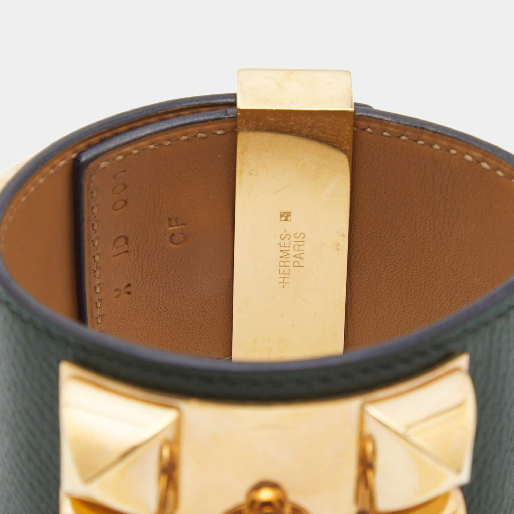 Le choix des meilleurs matériaux, associé à un savoir-faire artisanal, fait de ce bracelet Collier de Chien Hermes une création digne d'être chérie. Il se porte gracieusement sur n'importe quel poignet.

