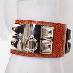 HERMES Hundehalsband in Hellbraun aus recycelter Eidechsenhaut mit silbernem Medor-Armband