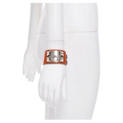 HERMES Hundehalsband in Hellbraun aus recycelter Eidechsenhaut mit silbernem Medor-Armband