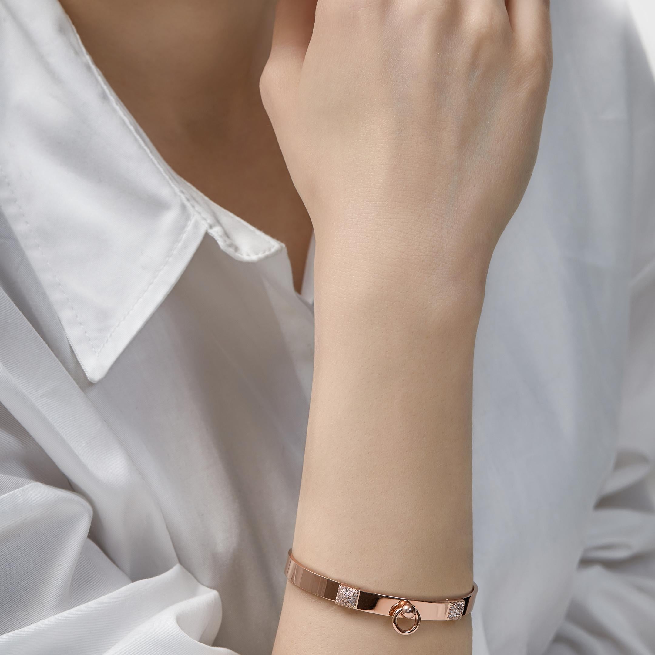 Hermés’ heritage is rooted in equestrian life, with its signature buckles and straps inspired by riding accoutrements. In 1949, the French brand took its animal adoration a step further with “Collier de Chien,” which translates to “dog collar.” The