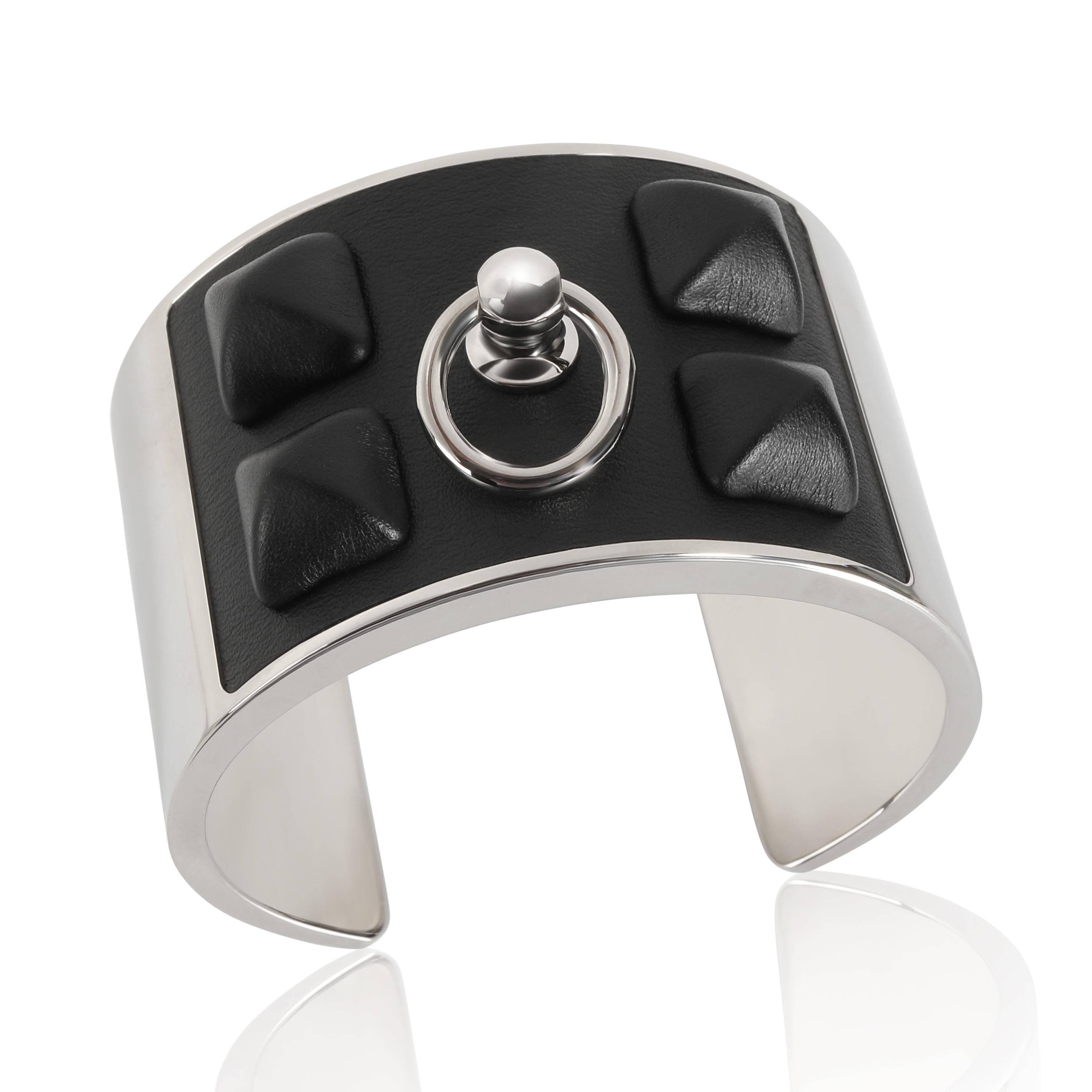 Hermès Collier Medor Gaine Armband in  Palladium plattiert

PRIMÄRE DETAILS
SKU: 141592
Listing Titel: Hermès Collier Medor Gaine Armband in  Palladium plattiert
Beschreibung des Zustands: Das Collier de Chien von Hermès, benannt nach dem Halsband