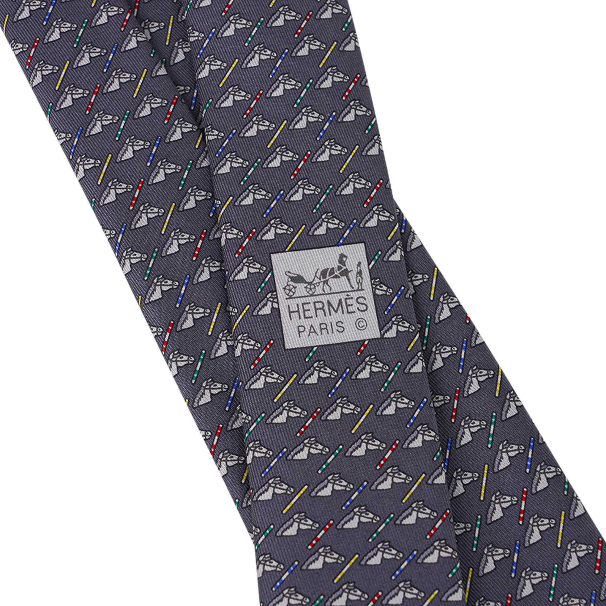 Hermès - Cravate colorée en sergé de soie anthracite/gris Clair en vente 5