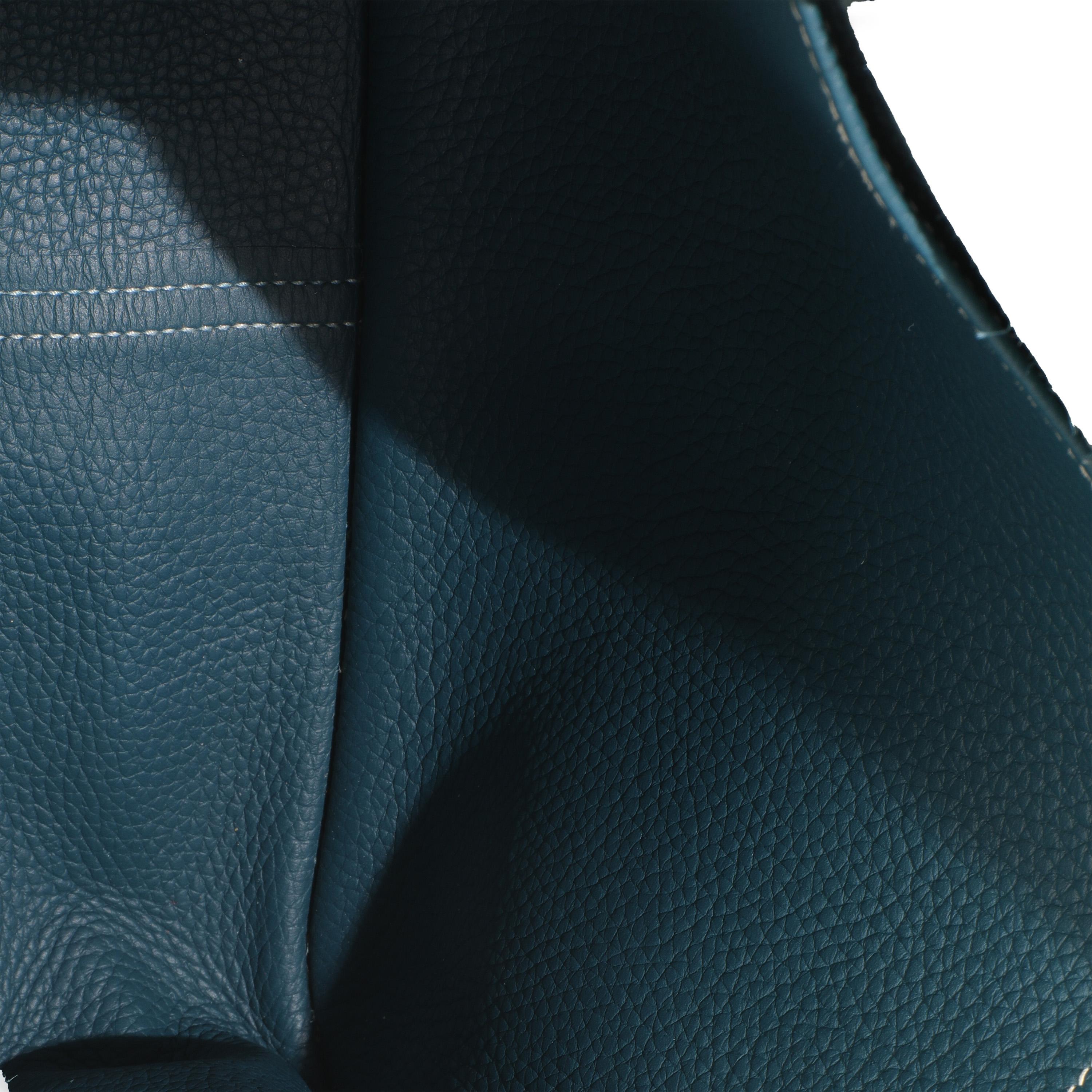 Hermès Colvert Clemence Halzan 31 PHW en vente 1