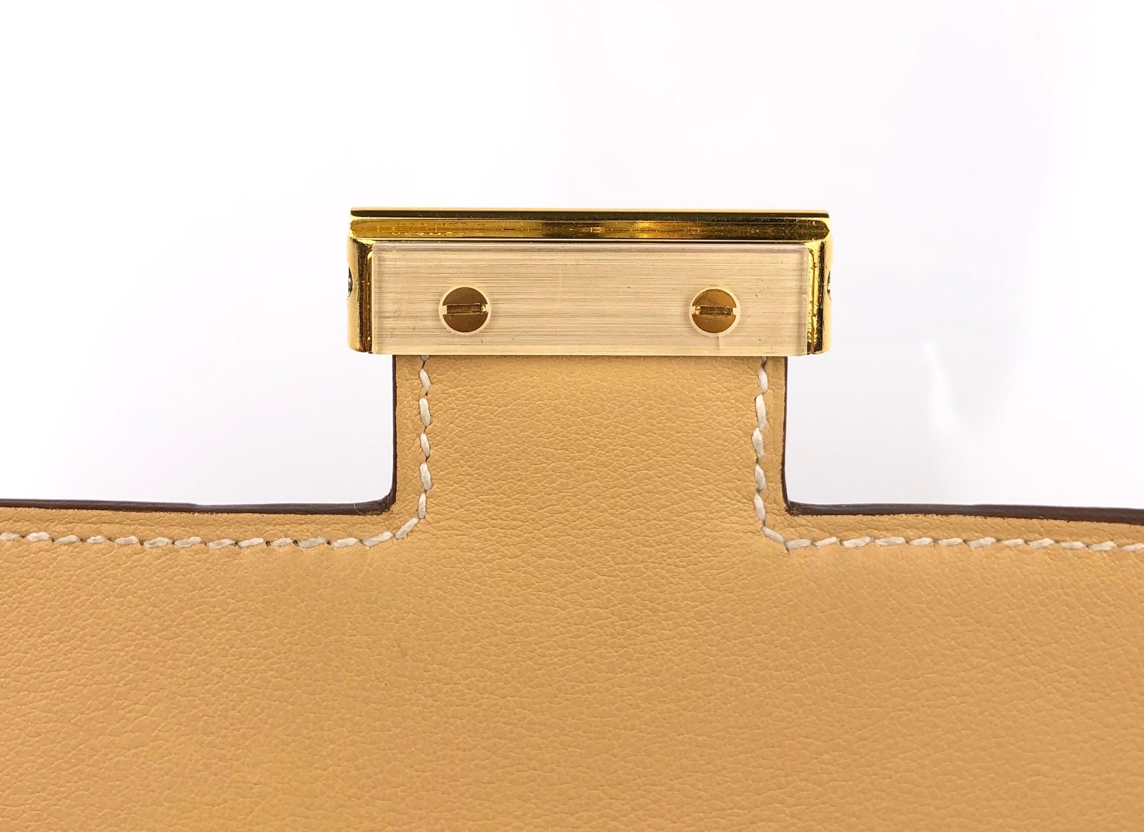 Hermes Constance 18 Argyle Enamel Yellow Gold Hardware In Good Condition In Miami, FL