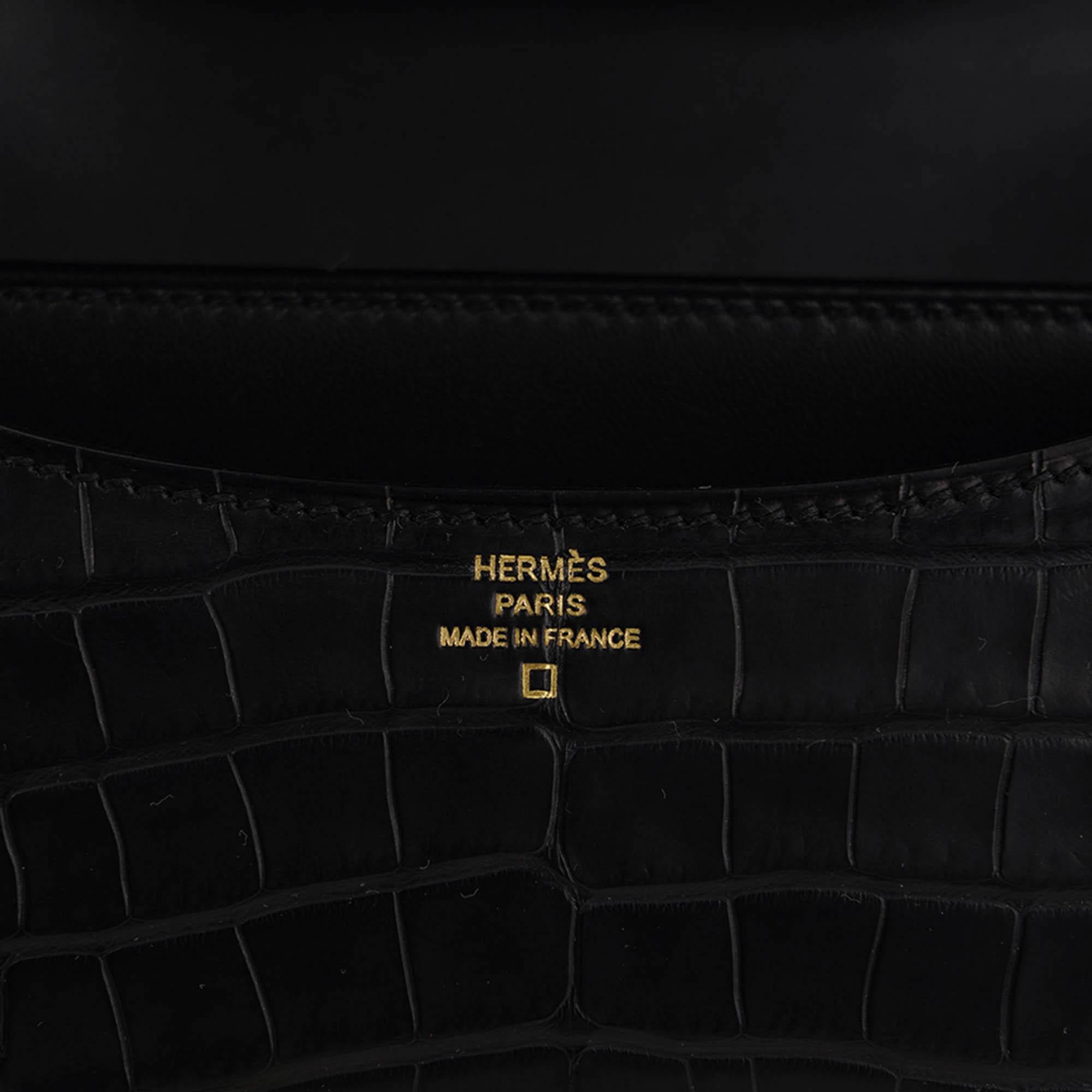 Hermes Constance 18 Bag Black Matte Alligator Gold Hardware and Mirror For Sale 2