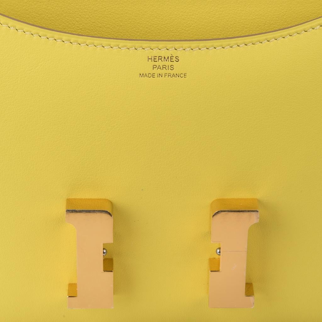Hermès - Sac Constance 18 Lime Swift avec finition dorée, rare en vente 2