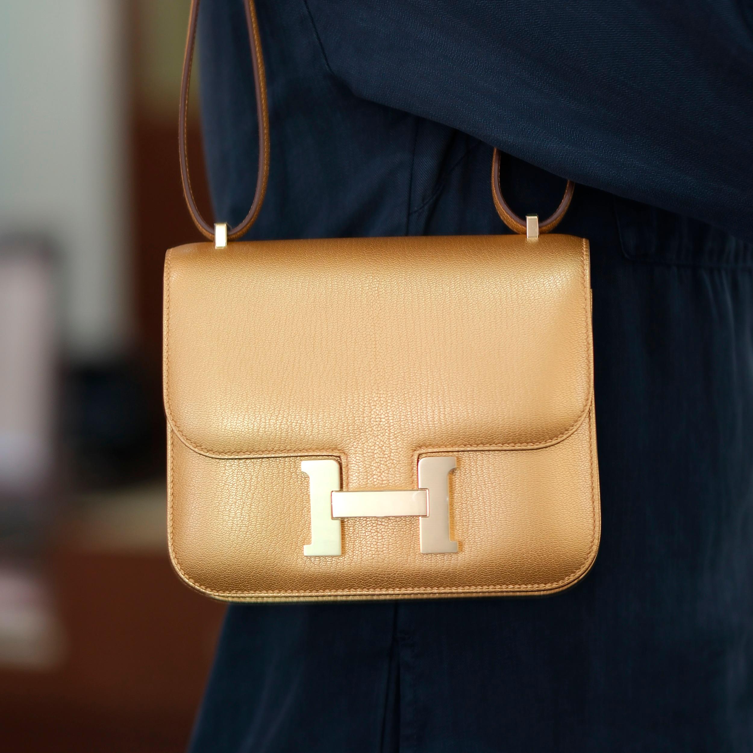 Hermes Constance 18 Dore Chevre Chamkilight Permabrass Hardware Excellent état - En vente à North Miami Beach, FL