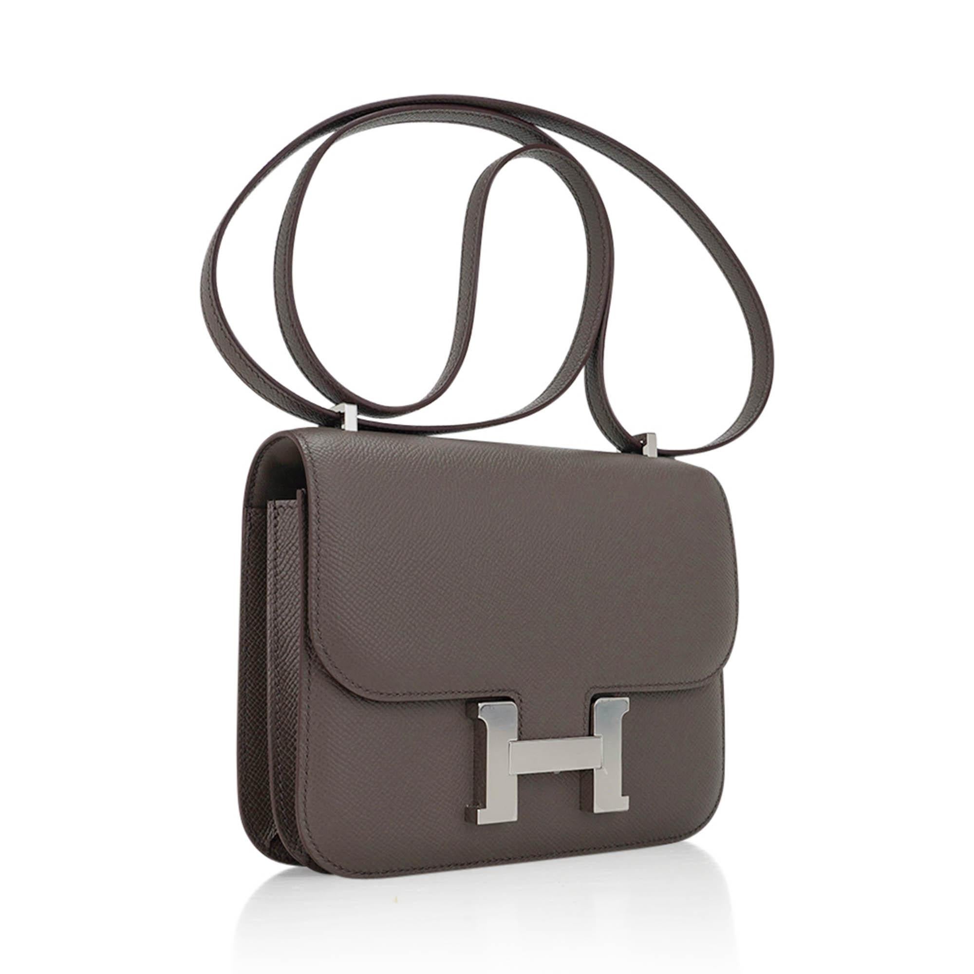 Mightychic offers an Hermes Constance 18 bag featured in Etain.
Epsom leather in warm neutral Gray accentuated with gold hardware.
A fabulous year round colour.
HERMES PARIS MADE IN FRANCE is stamped on front under flap.
Comes with Hermes sleeper