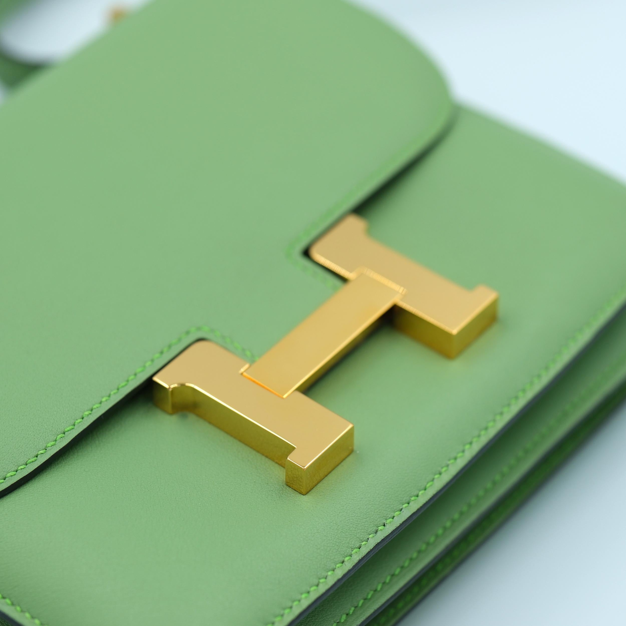 Hermes Constance 18 Mini III Mirror Vert Criquet Swift with Gold Hardware en vente 5
