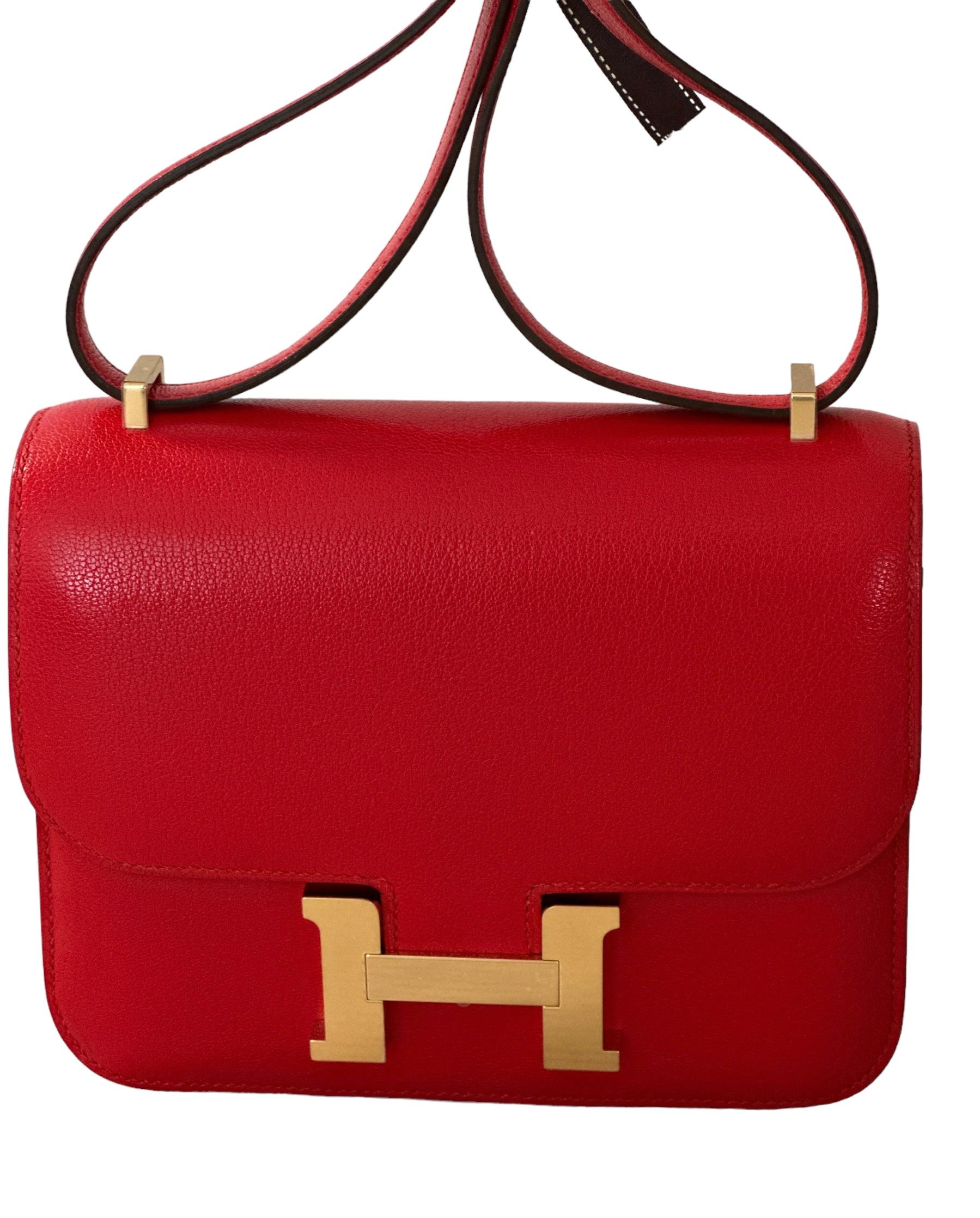 HERMES CONSTANCE BAG
Size 18cm
The mini size, the most popular size
Rouge De Coeur
Chevre Mysore leather
Chevre leather, one of the most durable leathers, sought after by collectors
Hardware Permabrass
Collection: B, indication production year