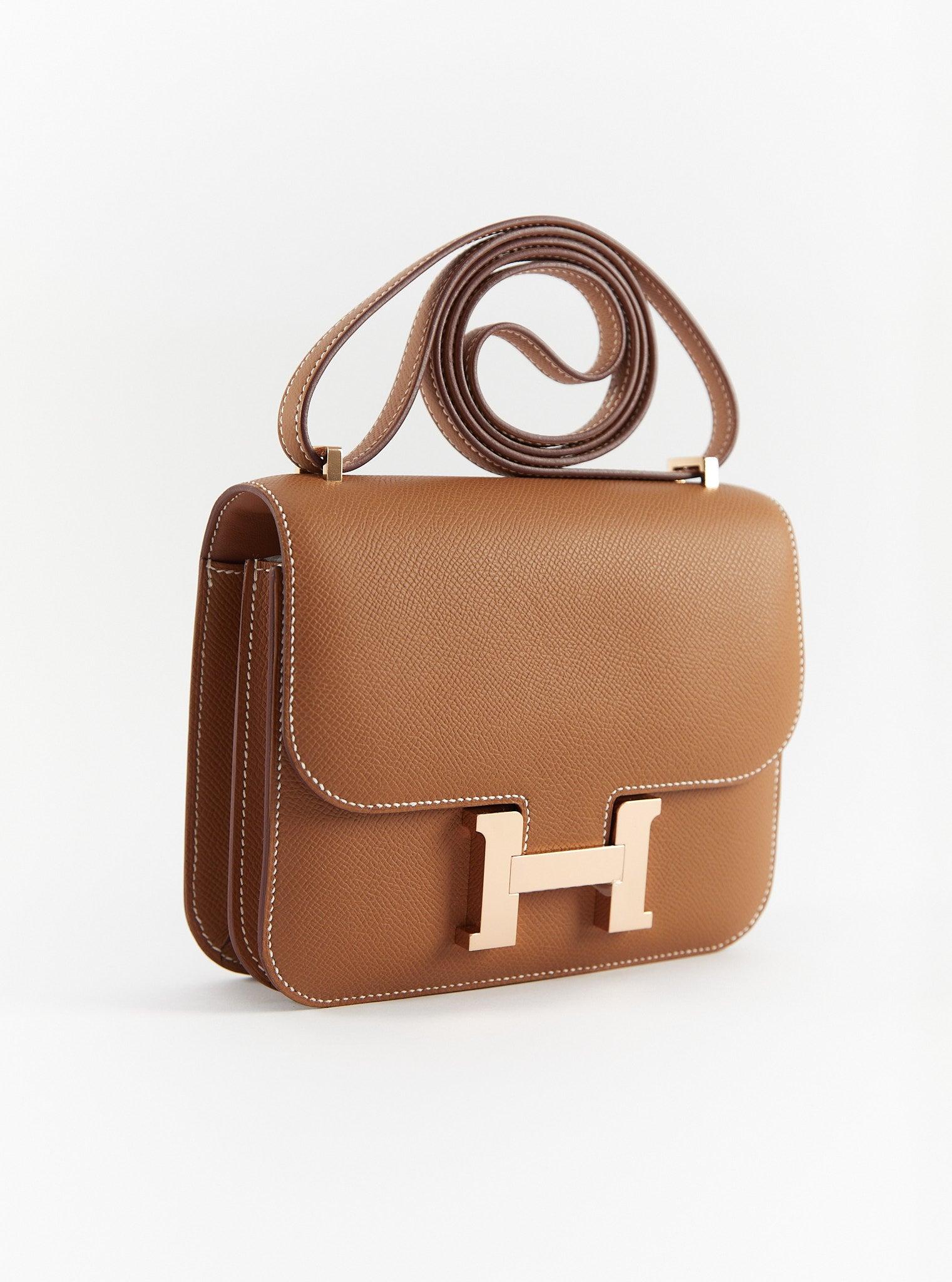 Hermès Constance 18cm in Gold

Epsom Leather with Rose Gold Hardware

B Stamp / 2024

Accompanied by: Original receipt, Hermes box, Hermes dustbag, care card and felt

Measurements: W 7.25