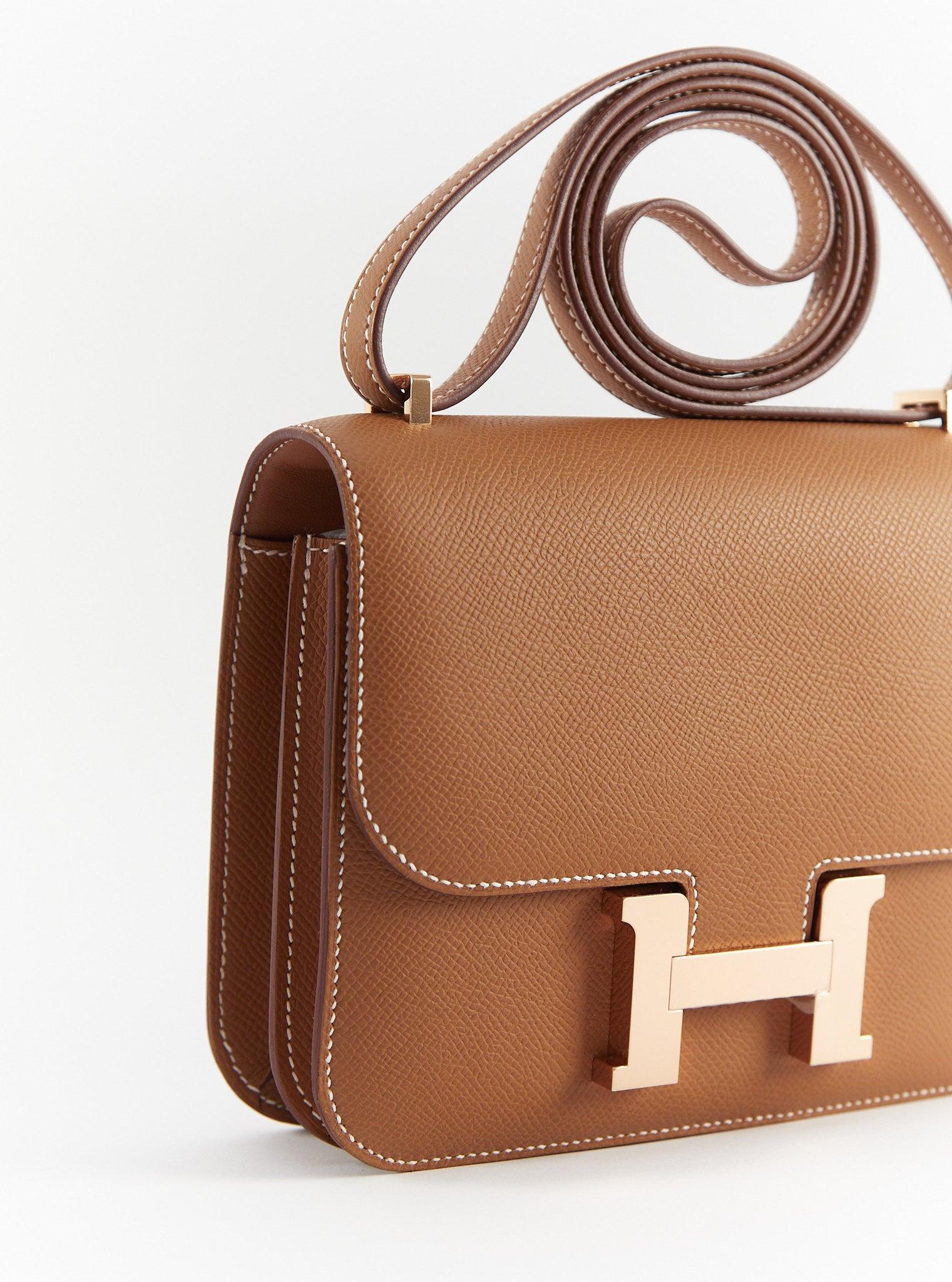 HERMÈS CONSTANCE 18CM GOLD Epsom Leather with Rose Gold Hardware In Excellent Condition For Sale In London, GB