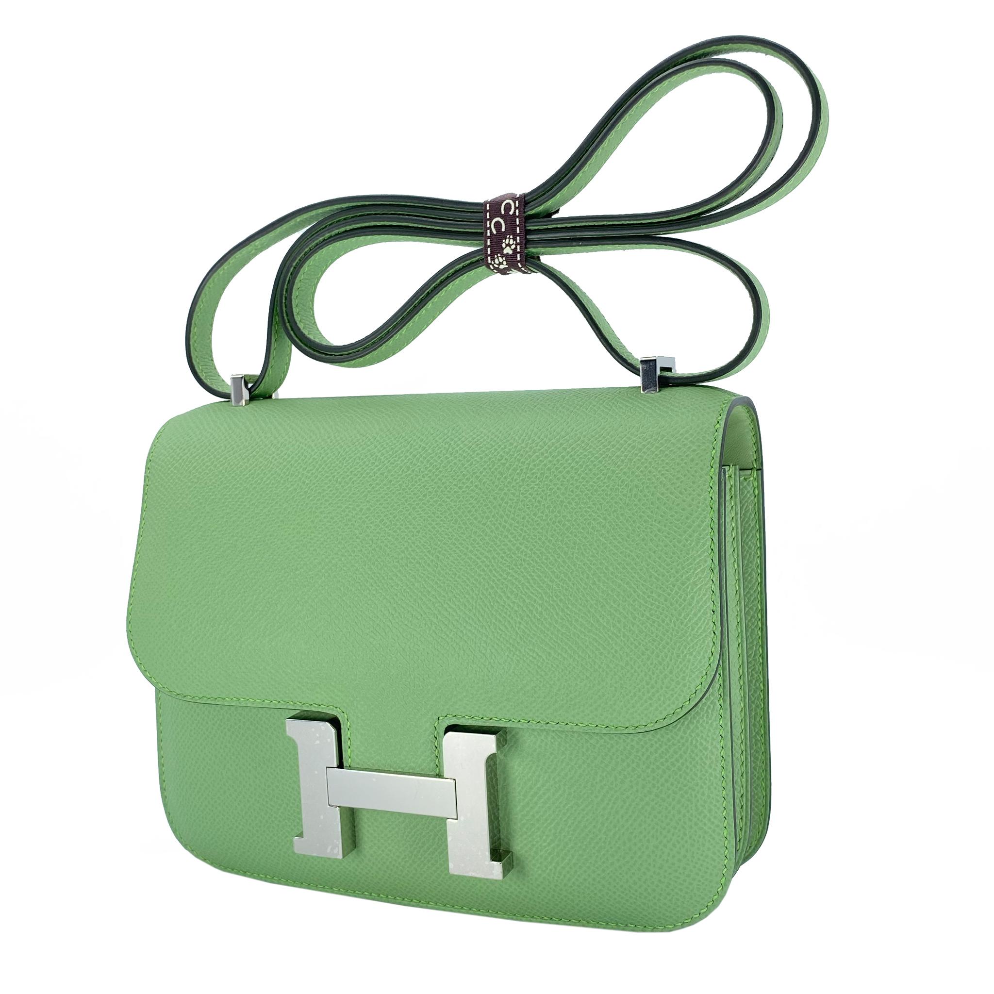 Brand: Hermès 
Style: Constance
Size: 18cm
Color: Vert Criquet
Leather: Epsom
Hardware: Palladium
Year: 2020 Y

Condition: Pristine, never carried: The item has never been carried and is in pristine condition complete with all