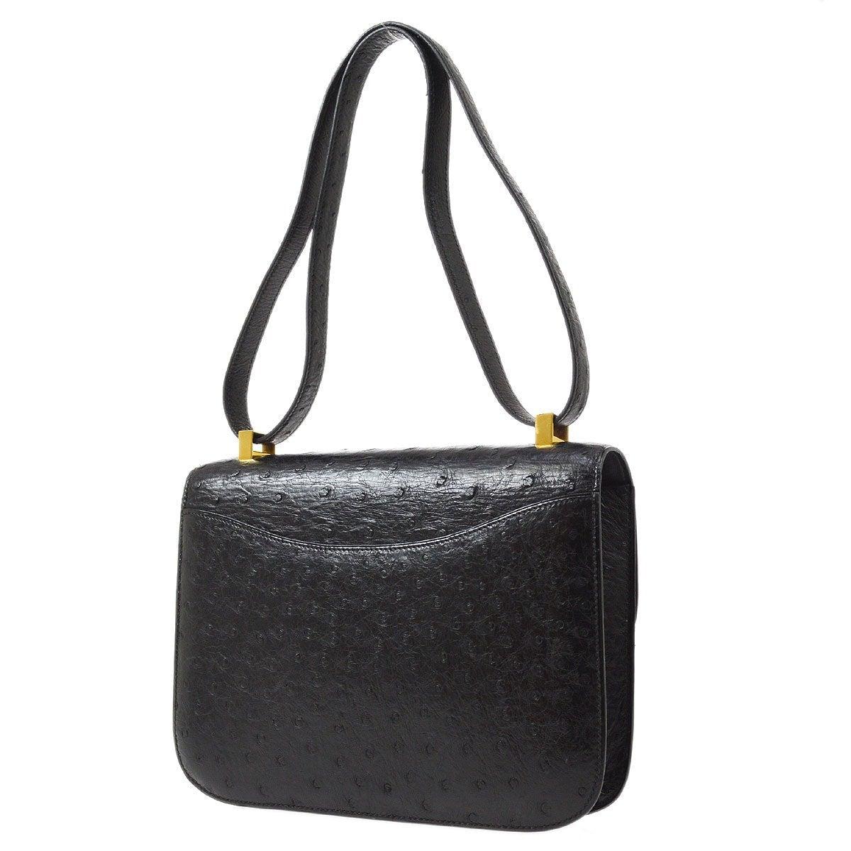 Hermès Constance 23 Schwarze Schultertasche aus Straußenleder mit exotischem Gold im Angebot 1