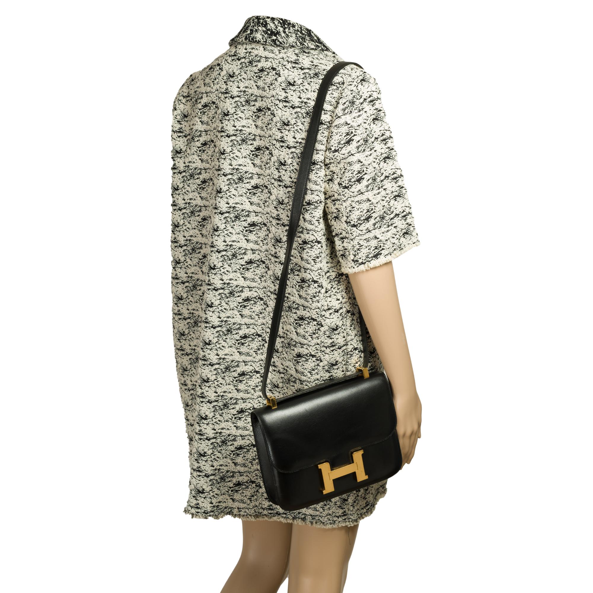 Hermes Constance 23 shoulder bag in black box calfskin with gold hardware ! 3