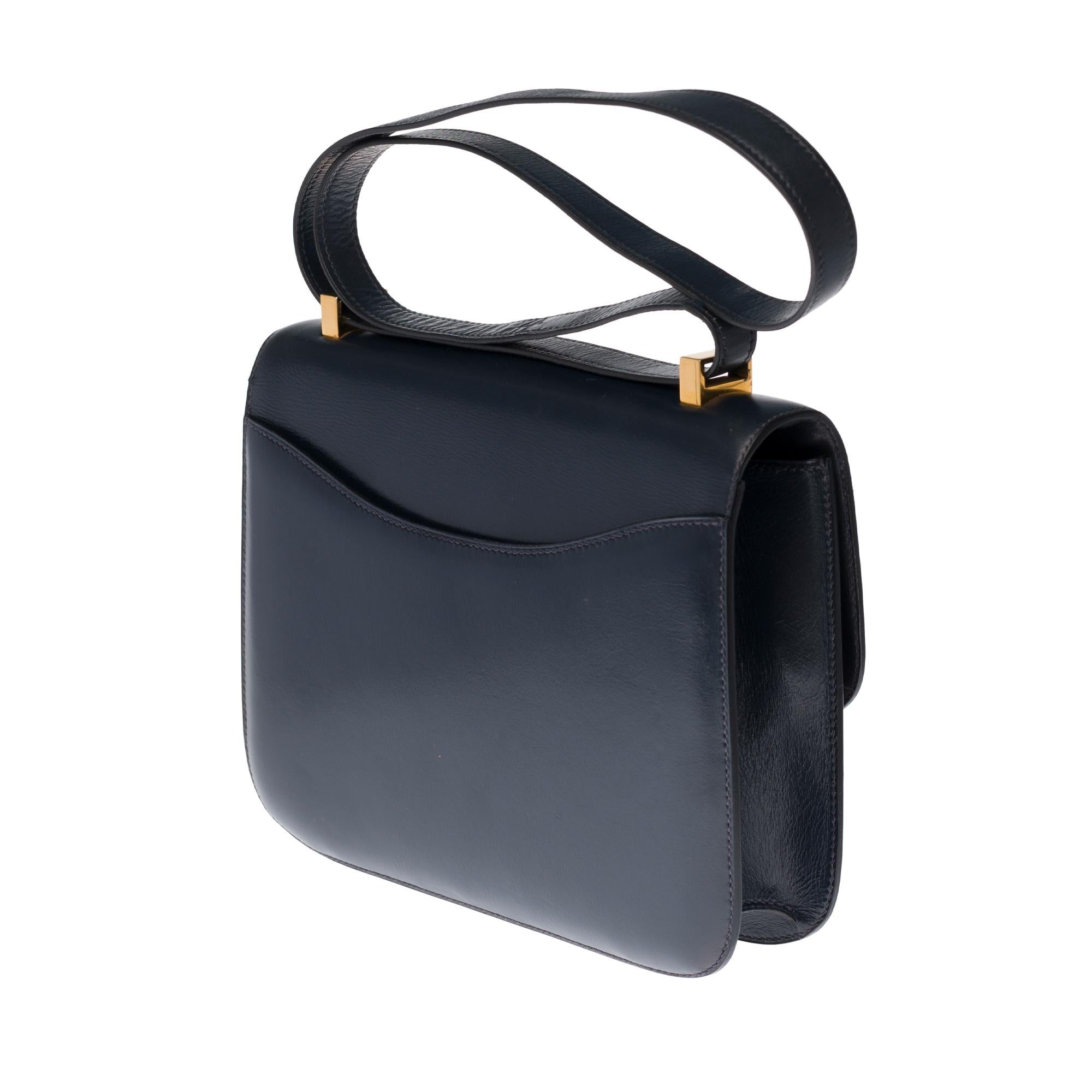 Hermes Constance 23 shoulder bag in navy blue box calfskin with gold hardware ! In Good Condition In Paris, IDF