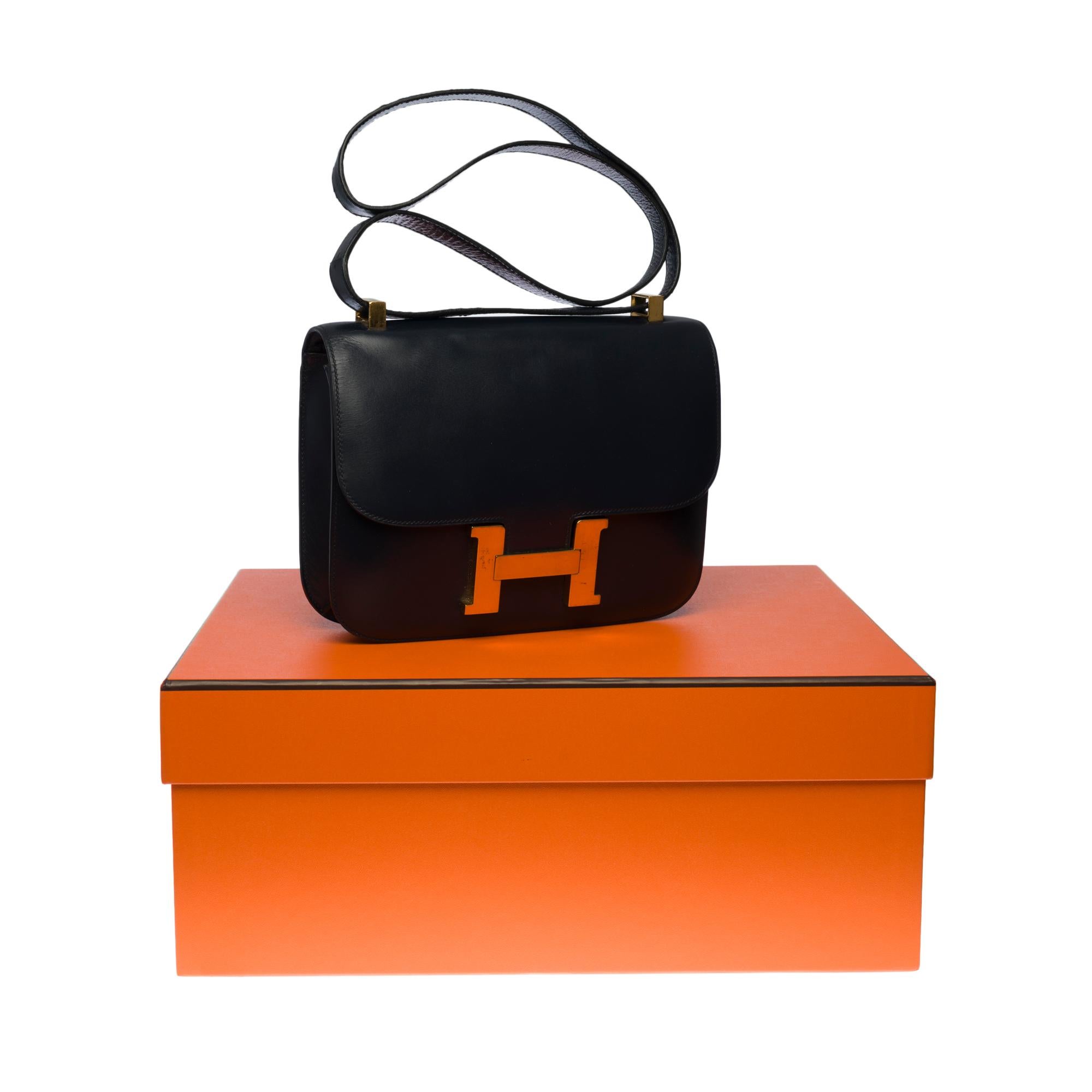 Hermes Constance 23 shoulder bag in navy blue calfskin with gold hardware ! 3