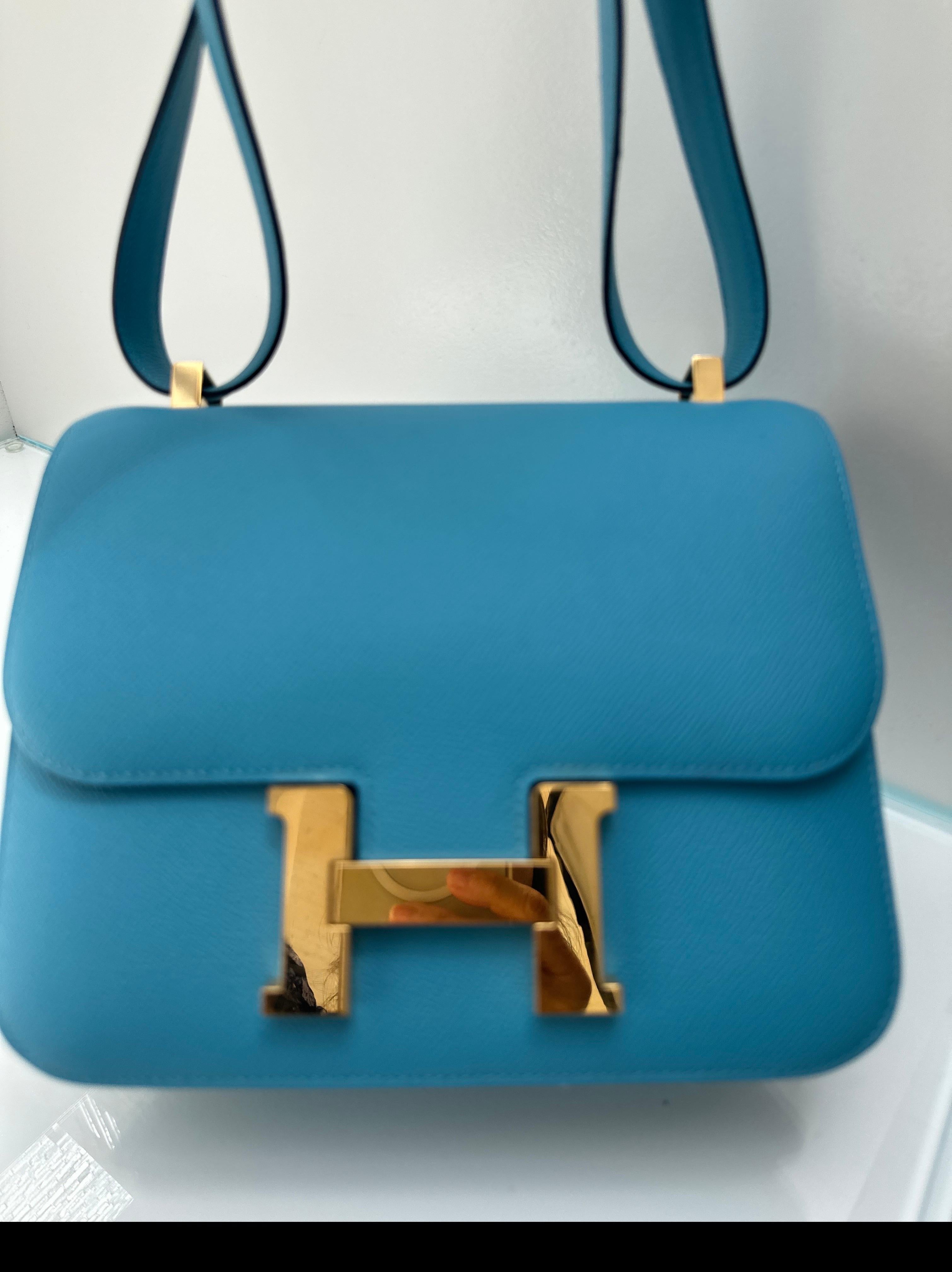 Hermes Constance 24 Bleu Celeste Epsom Gold Hardware Unisexe en vente