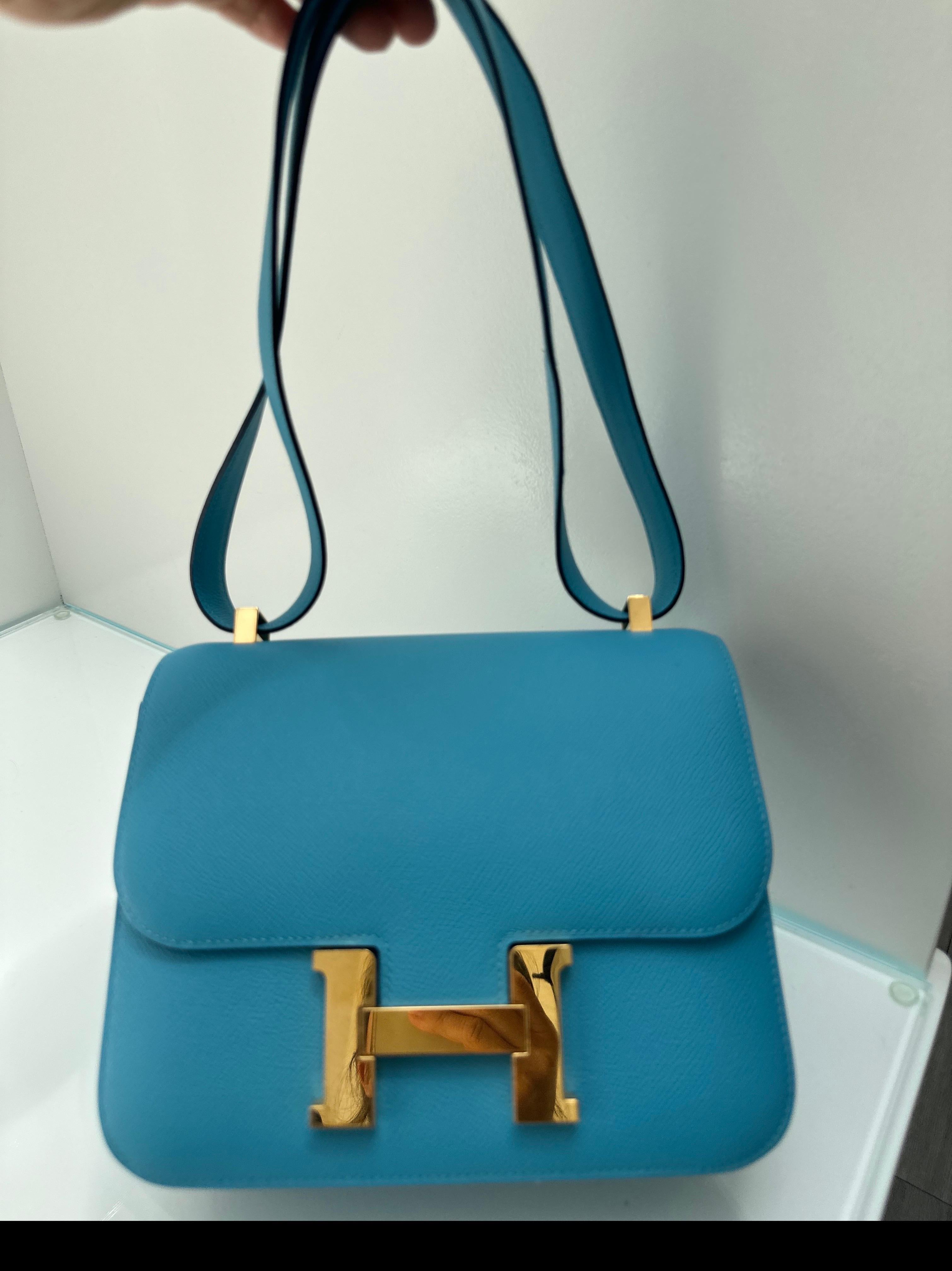 Hermes Constance 24 Bleu Celeste Epsom Gold Hardware en vente 1